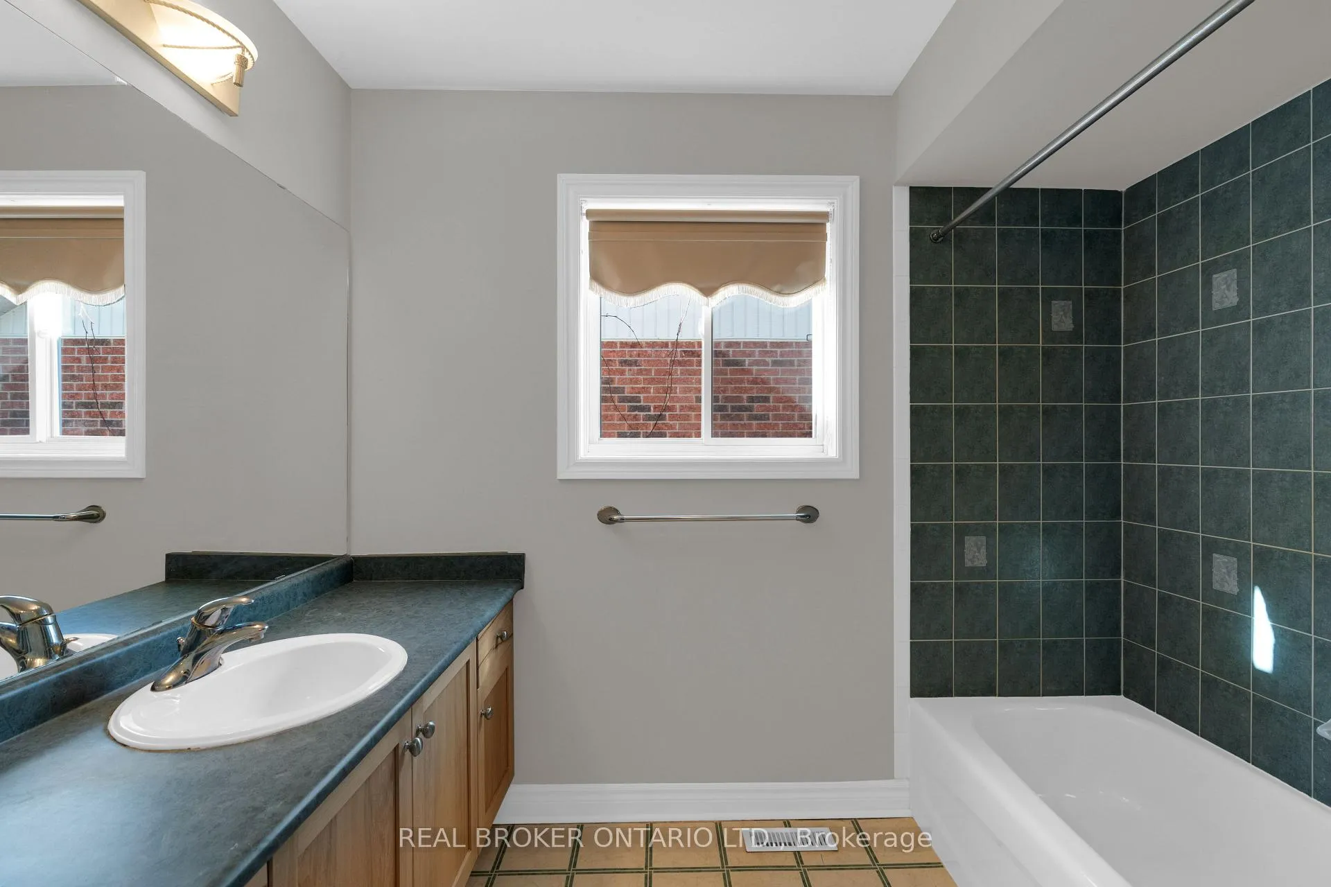 Photo 18 of 50 Cloughley Drive, Barrie, Northwest — HOMEH