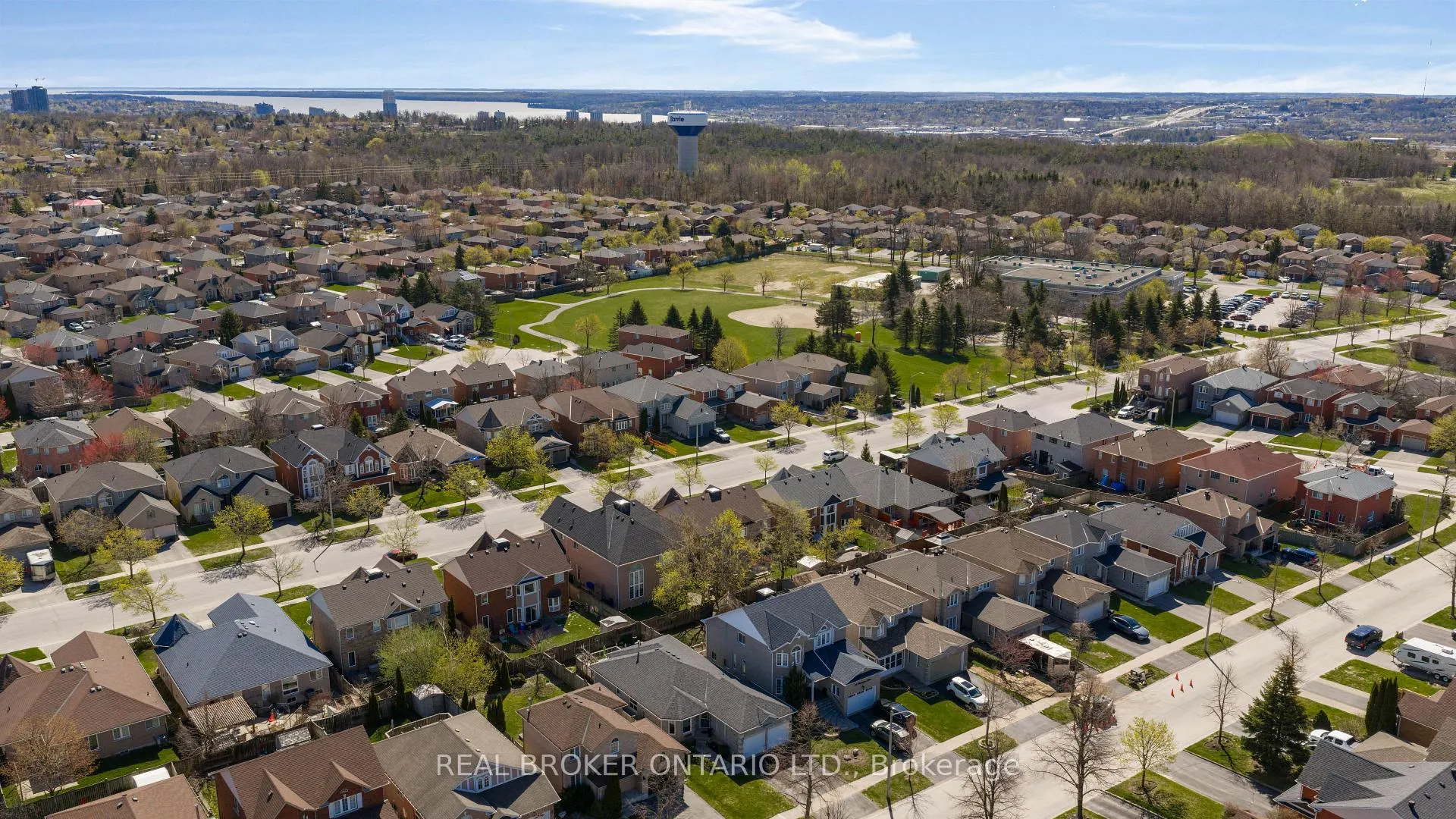Photo 35 of 50 Cloughley Drive, Barrie, Northwest — HOMEH
