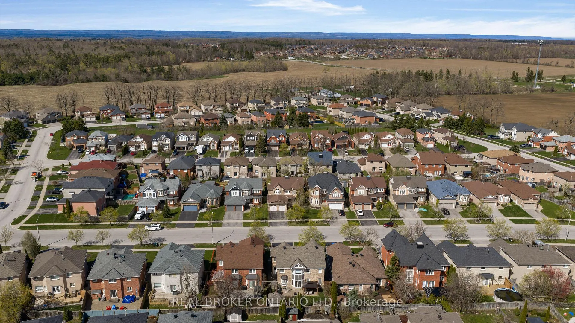Photo 36 of 50 Cloughley Drive, Barrie, Northwest — HOMEH