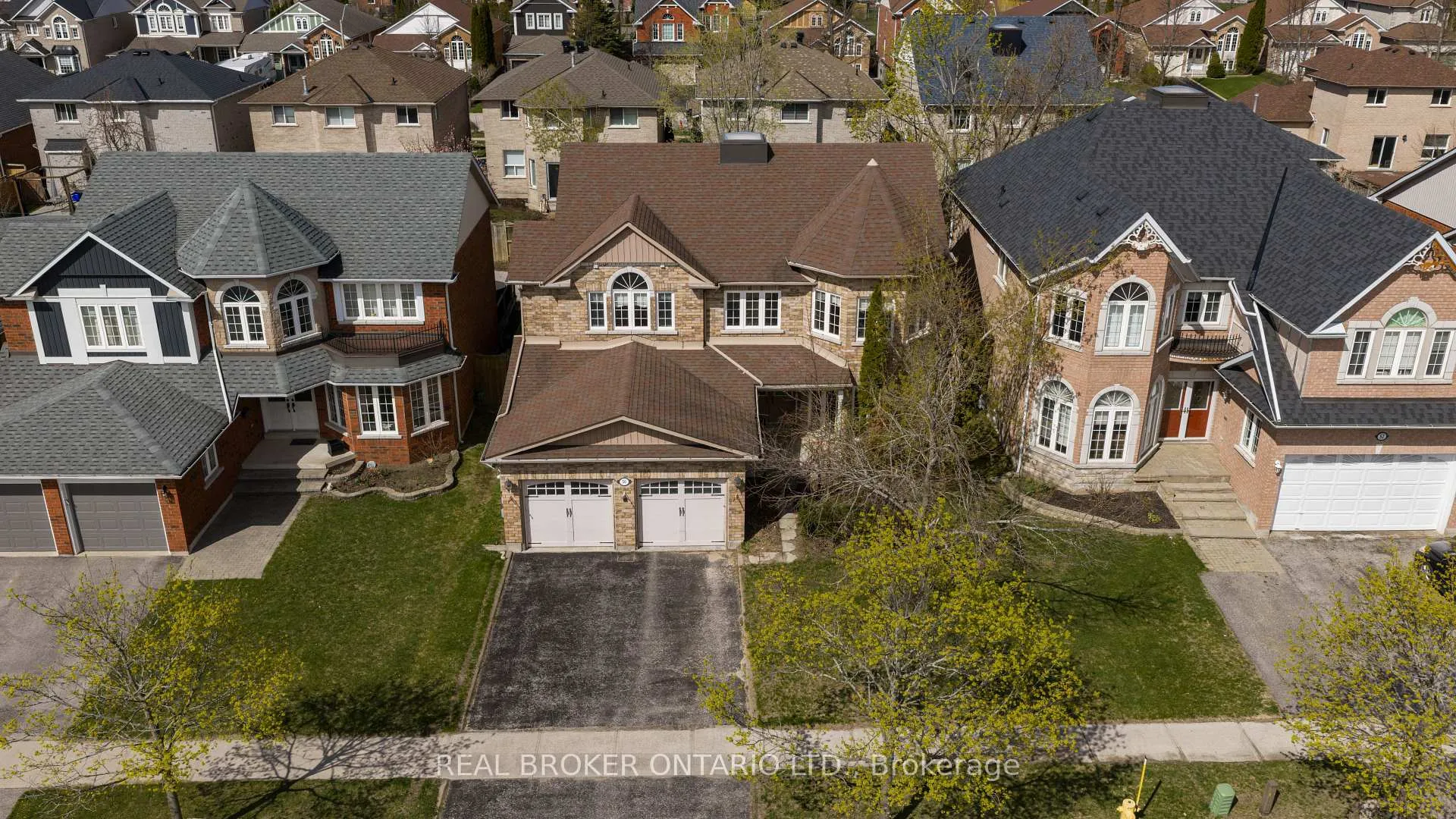 Photo 37 of 50 Cloughley Drive, Barrie, Northwest — HOMEH