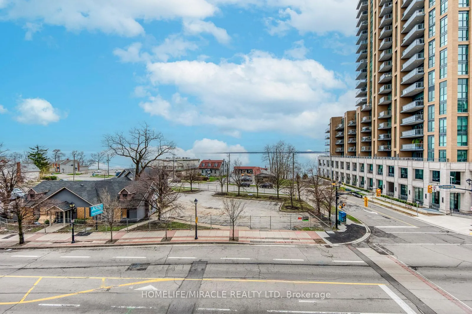 Photo 6 of Unit 312, 2075 Lakeshore Road, Burlington, Brant — HOMEH