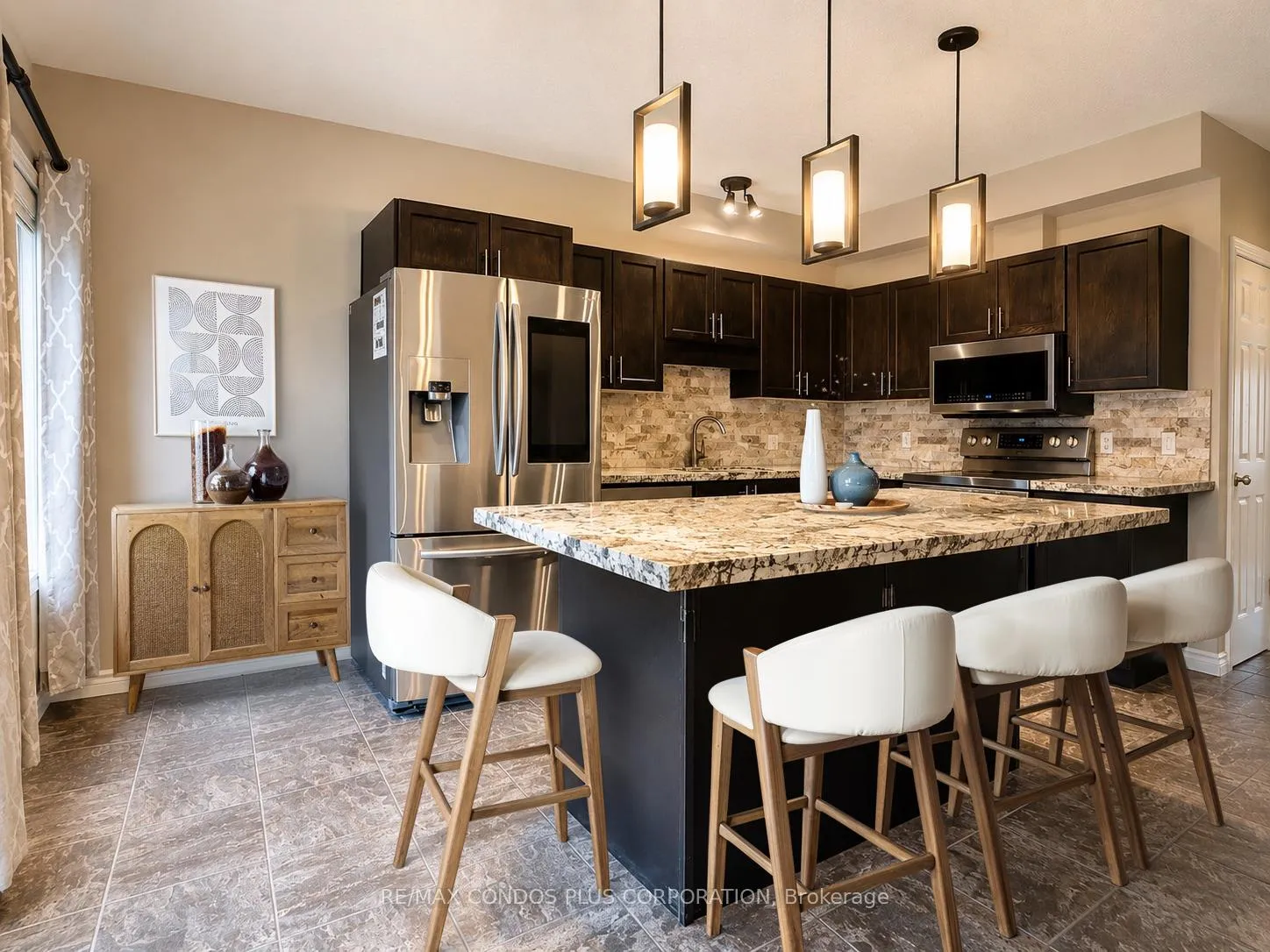 Photo 6 of 859 Brandenburg Boulevard, Waterloo, Beechwood West — HOMEH