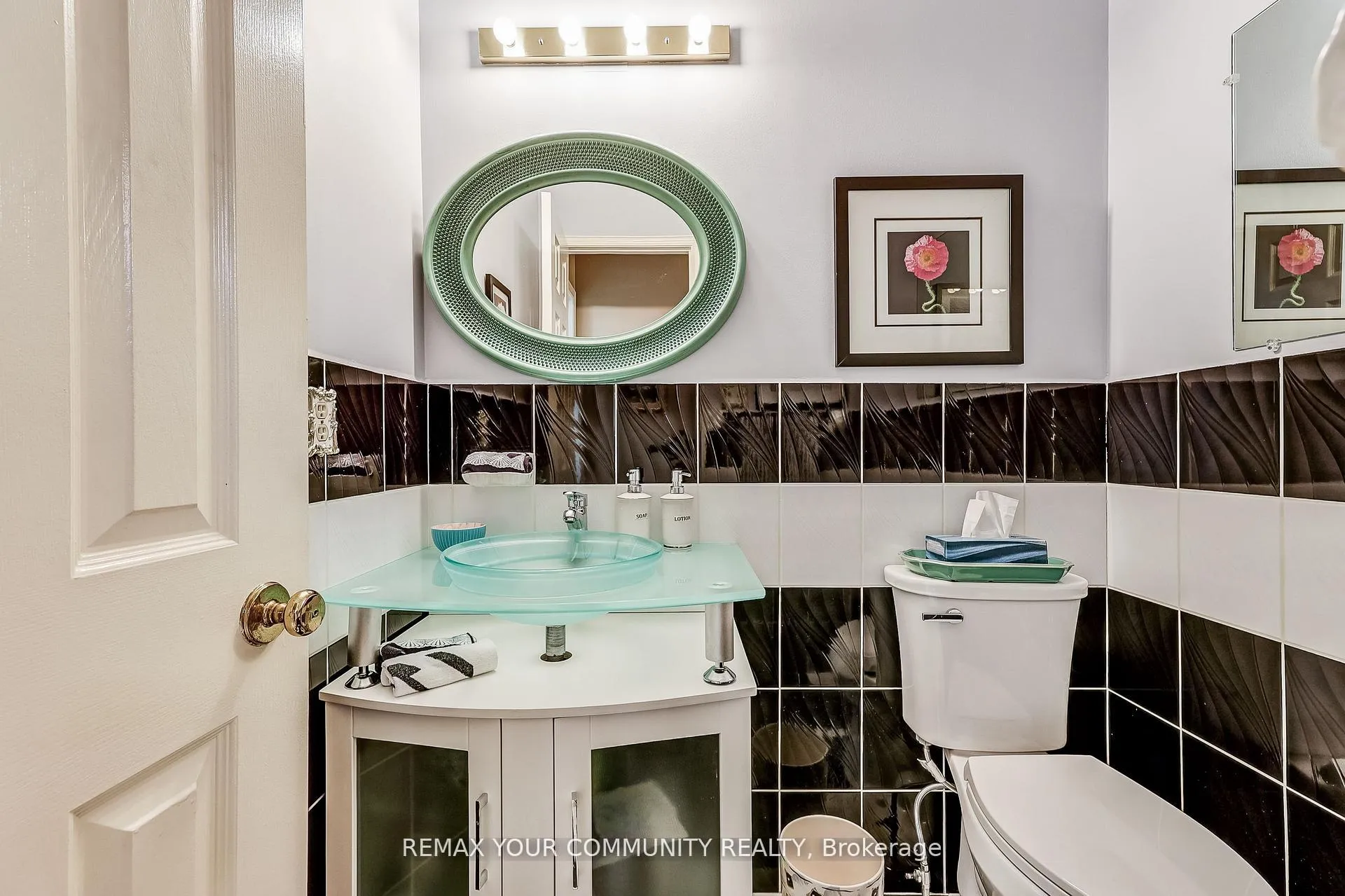 Photo 6 of 139 Larkin Avenue, Markham, Markham Village — HOMEH