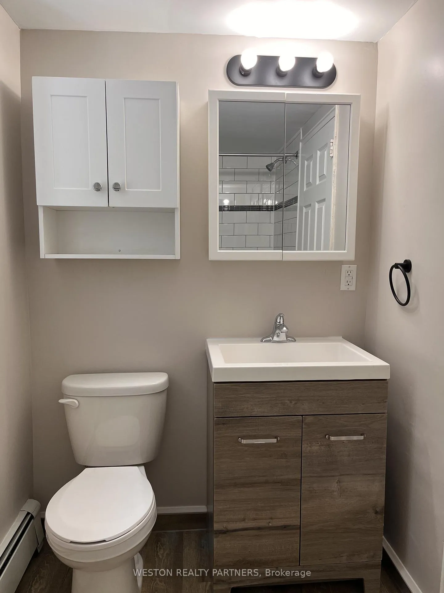 Photo 5 of Unit 4, 666 Fennell Avenue E, Hamilton, Burkholme — HOMEH
