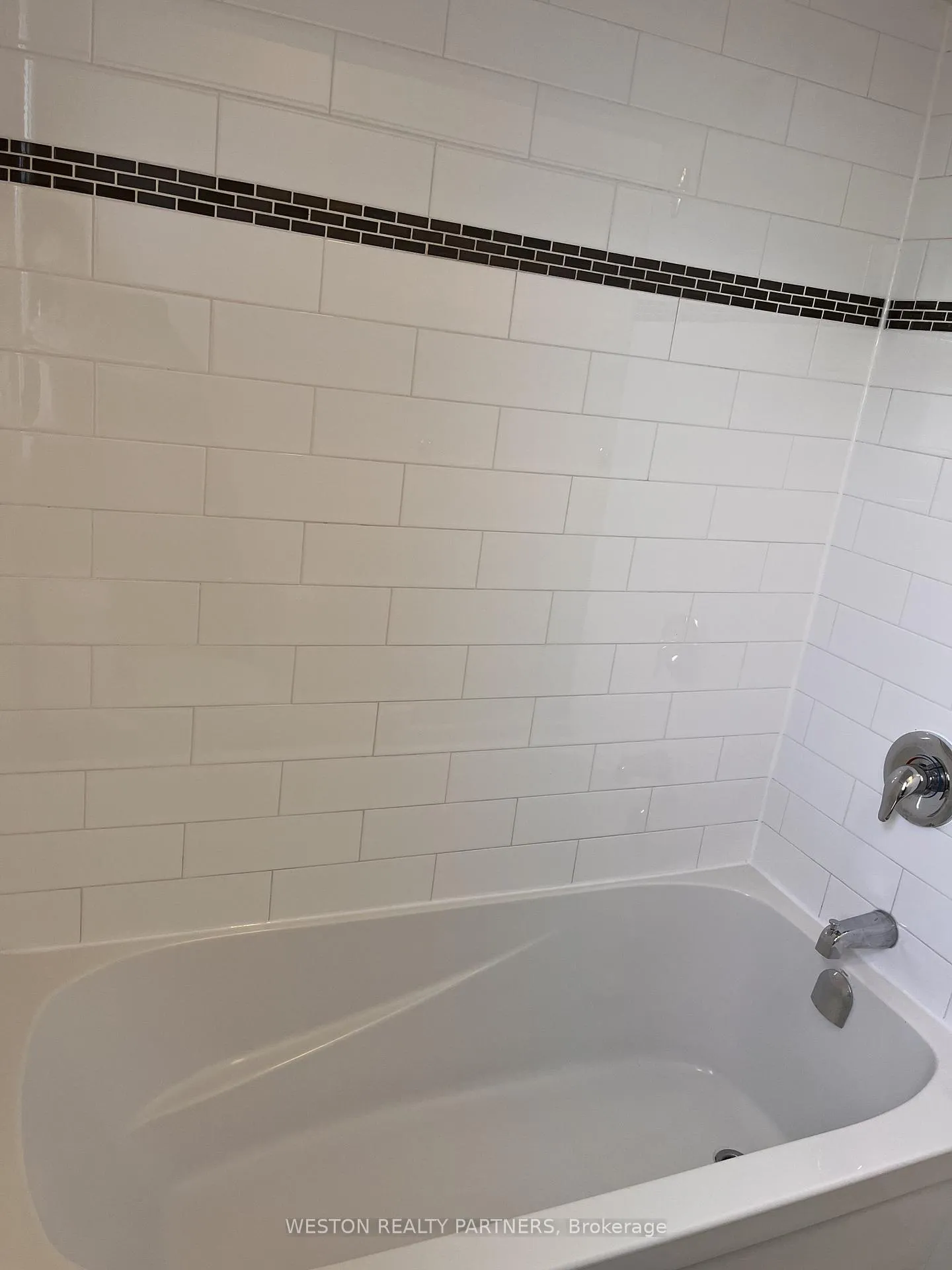 Photo 6 of Unit 4, 666 Fennell Avenue E, Hamilton, Burkholme — HOMEH