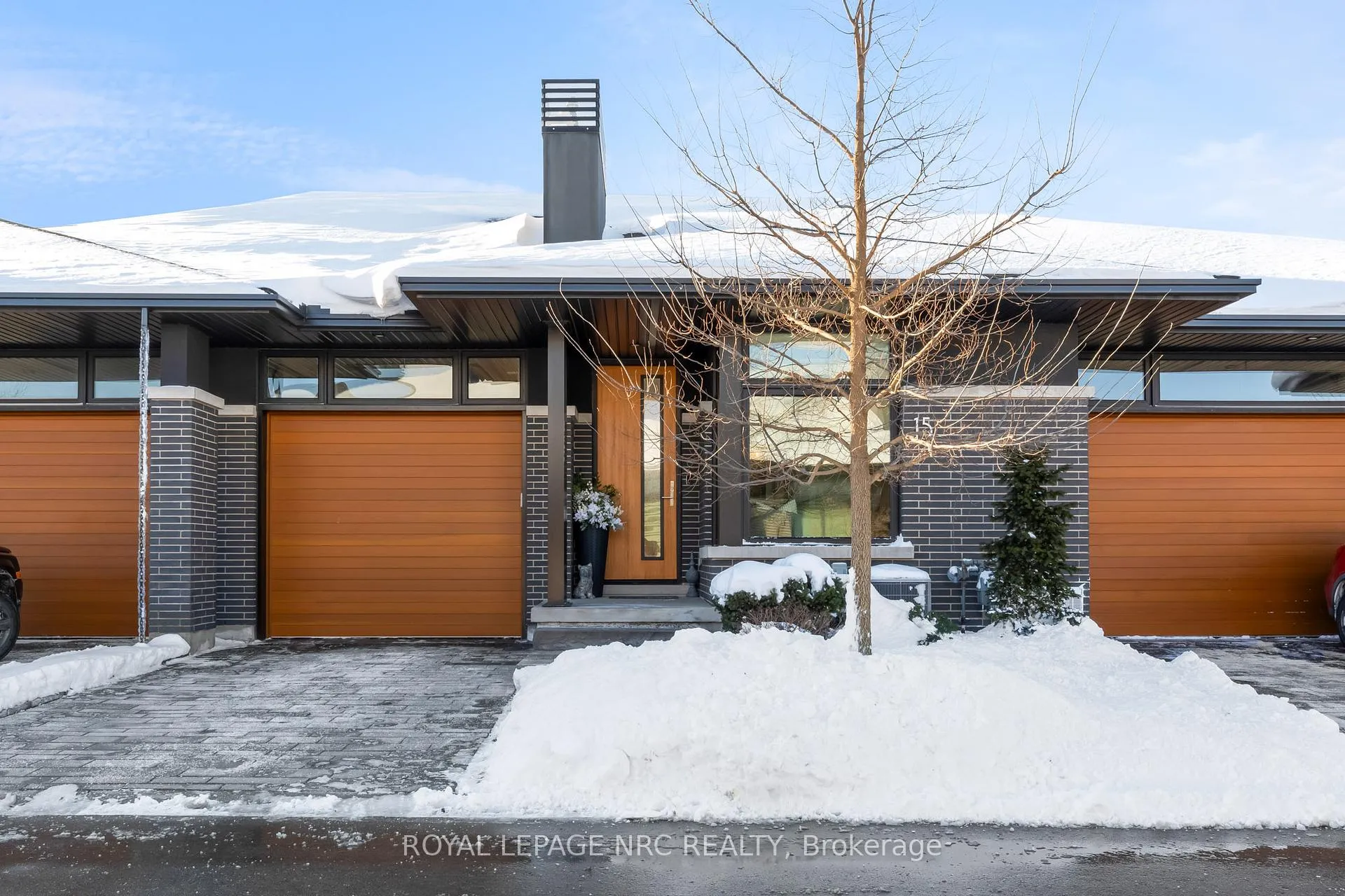 Front of 15 Taliesin Trail