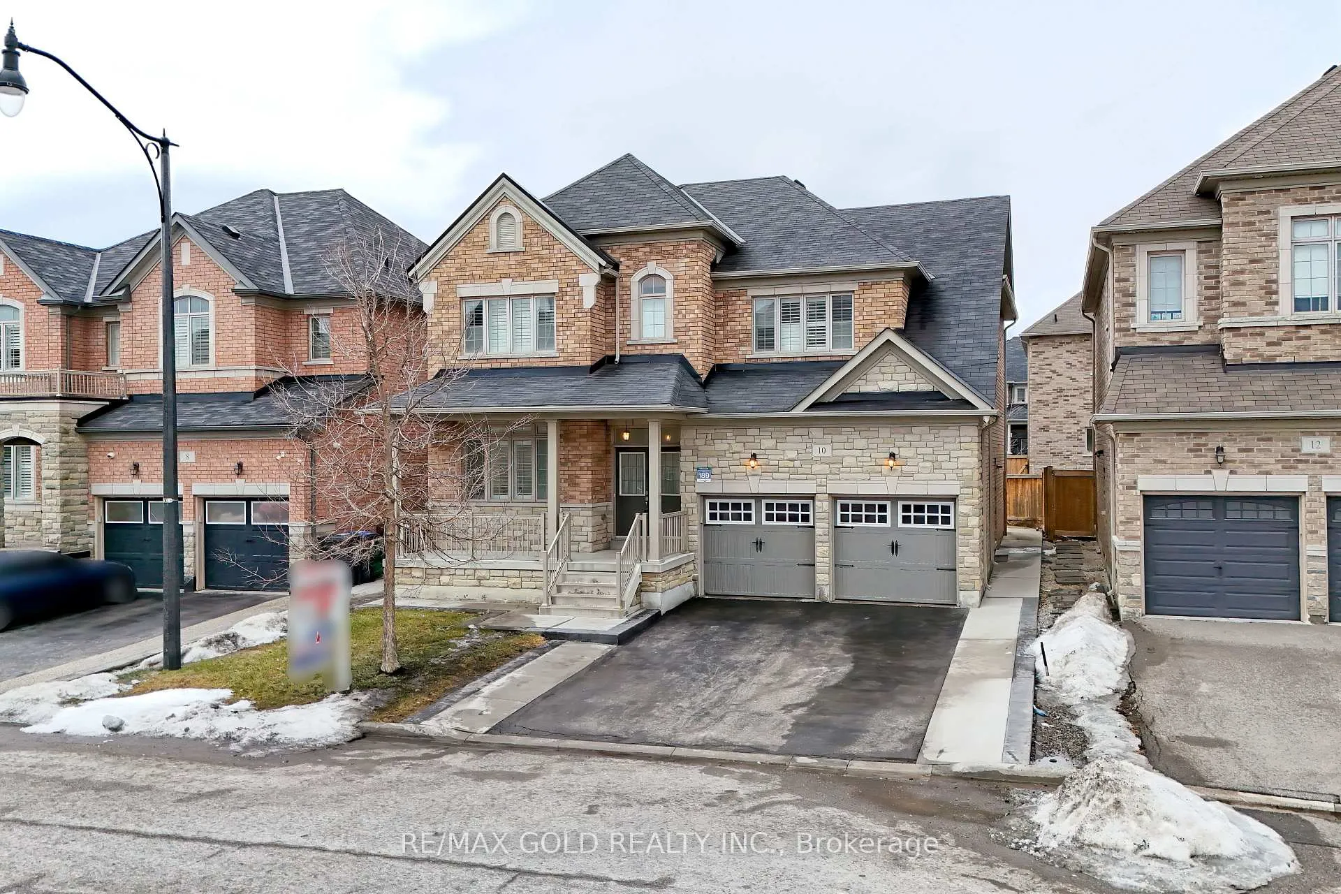 Photo 2 of 10 Dopp Crescent, Brampton, Toronto Gore Rural Estate — HOMEH