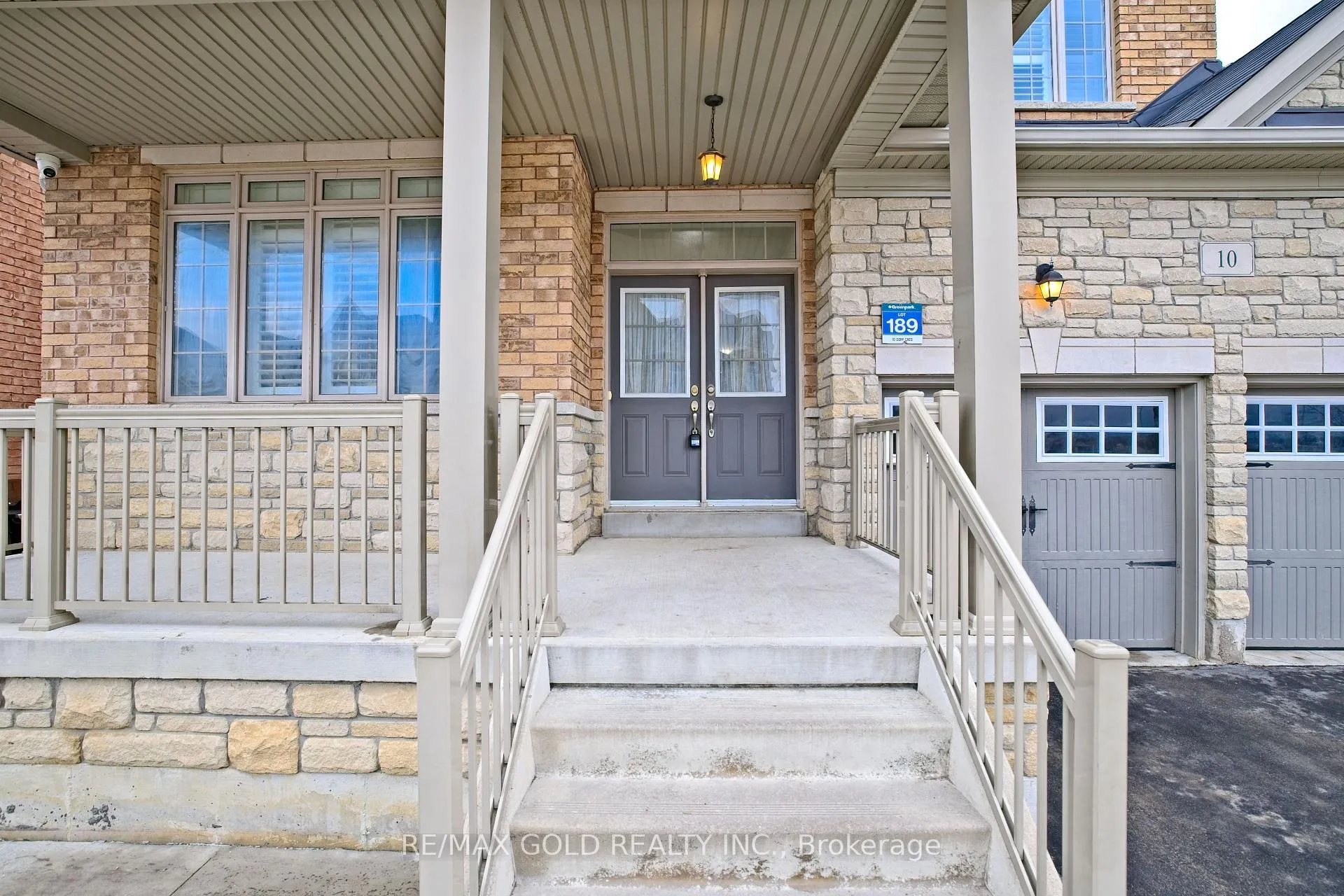 Photo 3 of 10 Dopp Crescent, Brampton, Toronto Gore Rural Estate — HOMEH