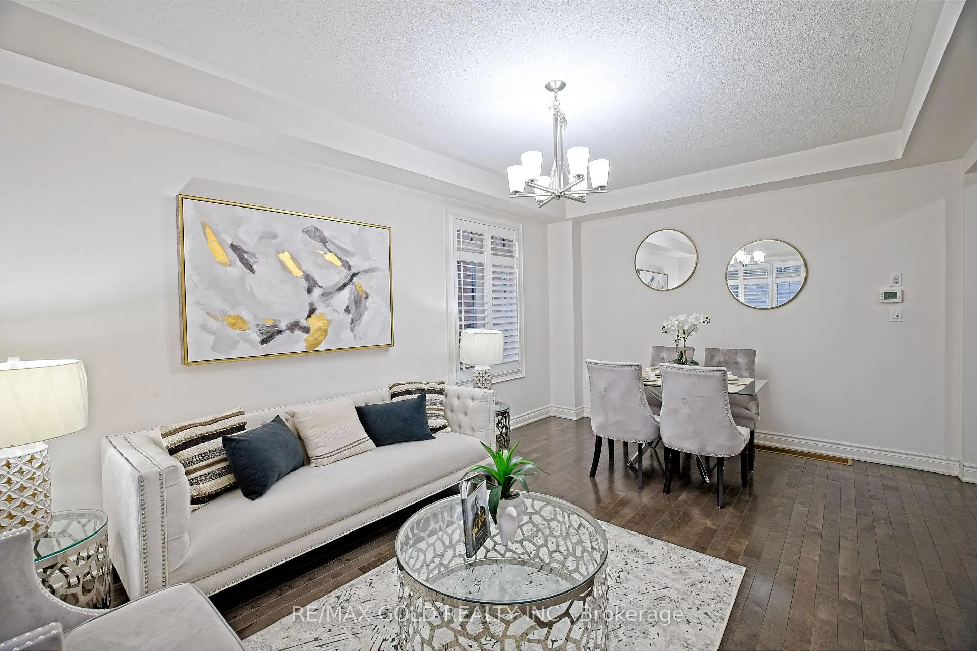 Photo 6 of 10 Dopp Crescent, Brampton, Toronto Gore Rural Estate — HOMEH