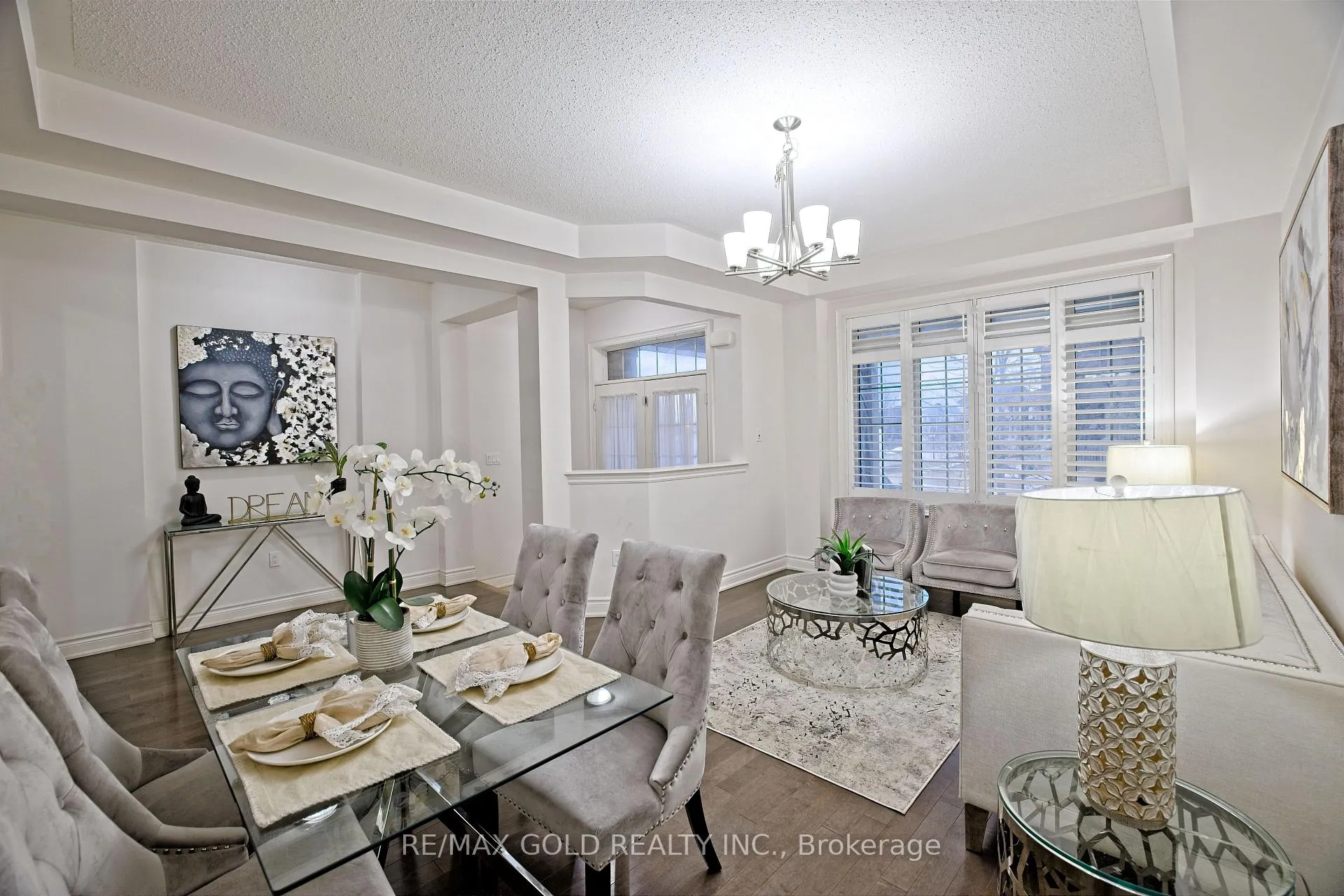 Photo 7 of 10 Dopp Crescent, Brampton, Toronto Gore Rural Estate — HOMEH