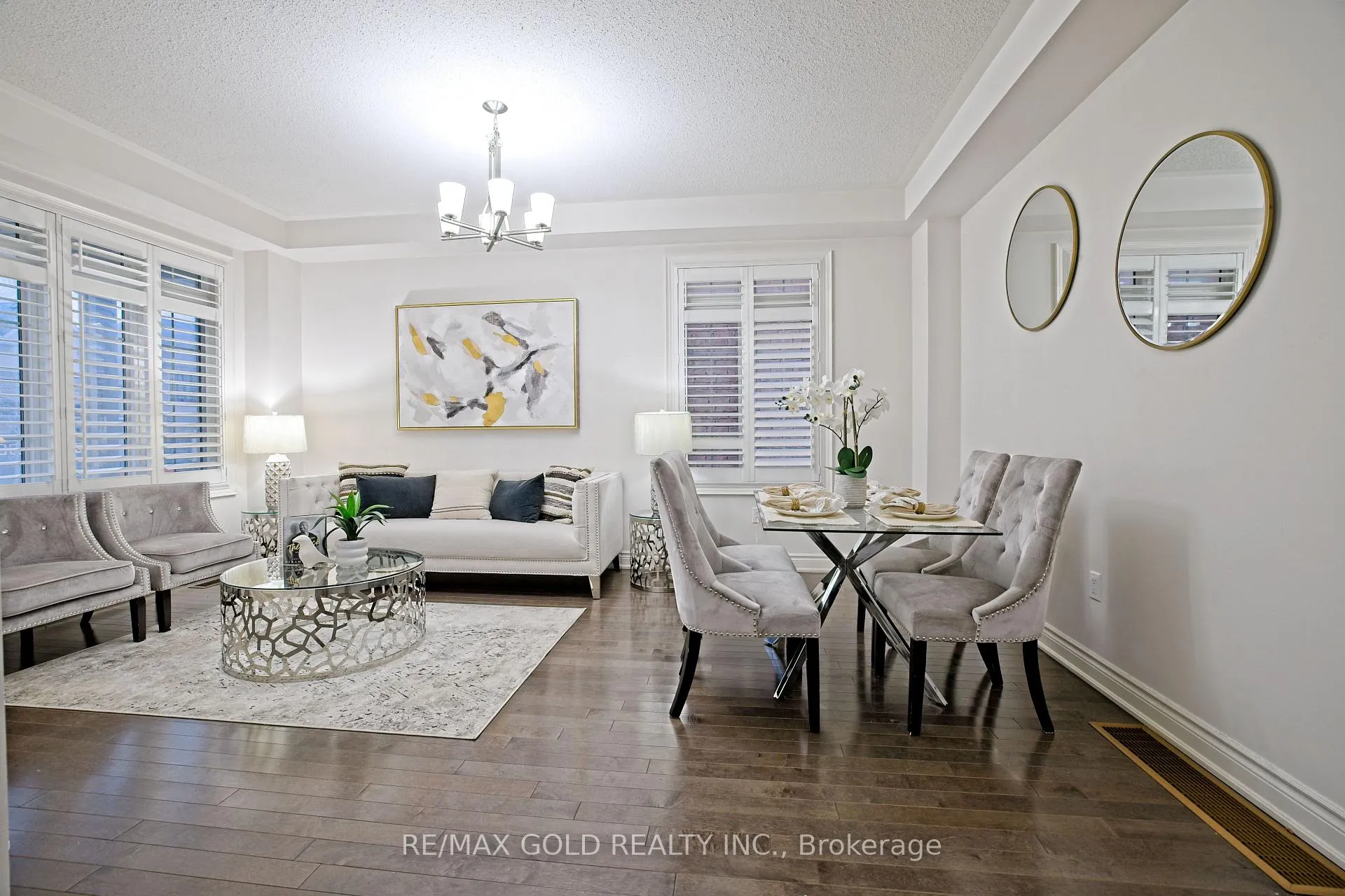 Photo 8 of 10 Dopp Crescent, Brampton, Toronto Gore Rural Estate — HOMEH