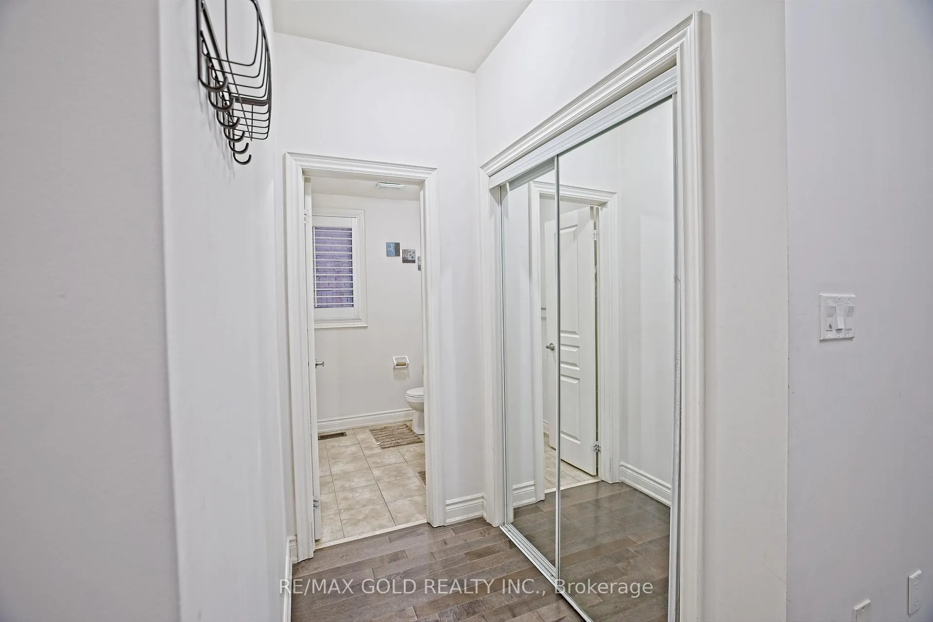Photo 9 of 10 Dopp Crescent, Brampton, Toronto Gore Rural Estate — HOMEH