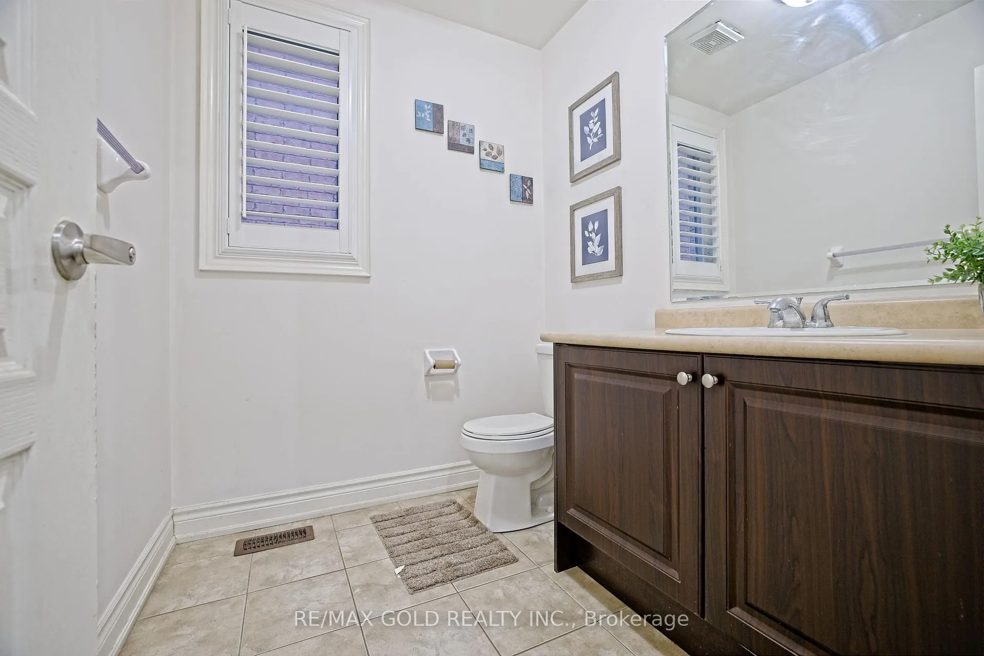 Photo 10 of 10 Dopp Crescent, Brampton, Toronto Gore Rural Estate — HOMEH