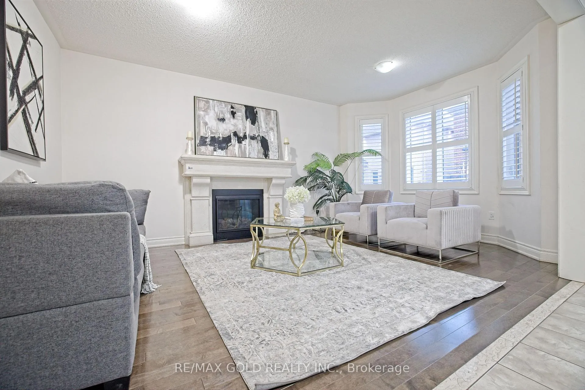 Photo 12 of 10 Dopp Crescent, Brampton, Toronto Gore Rural Estate — HOMEH