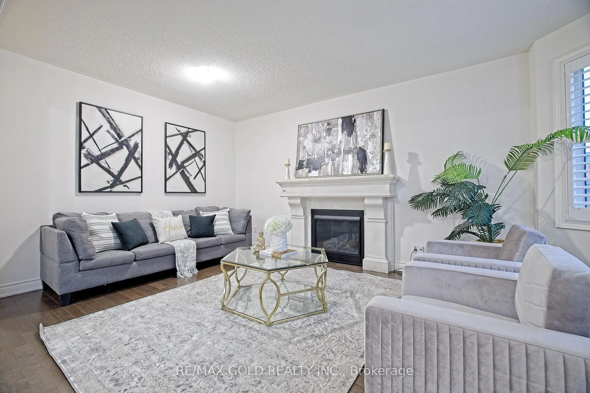 Photo 13 of 10 Dopp Crescent, Brampton, Toronto Gore Rural Estate — HOMEH