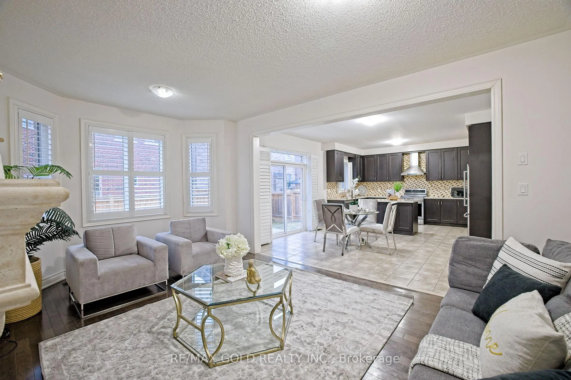 Photo 19 of 10 Dopp Crescent, Brampton, Toronto Gore Rural Estate — HOMEH