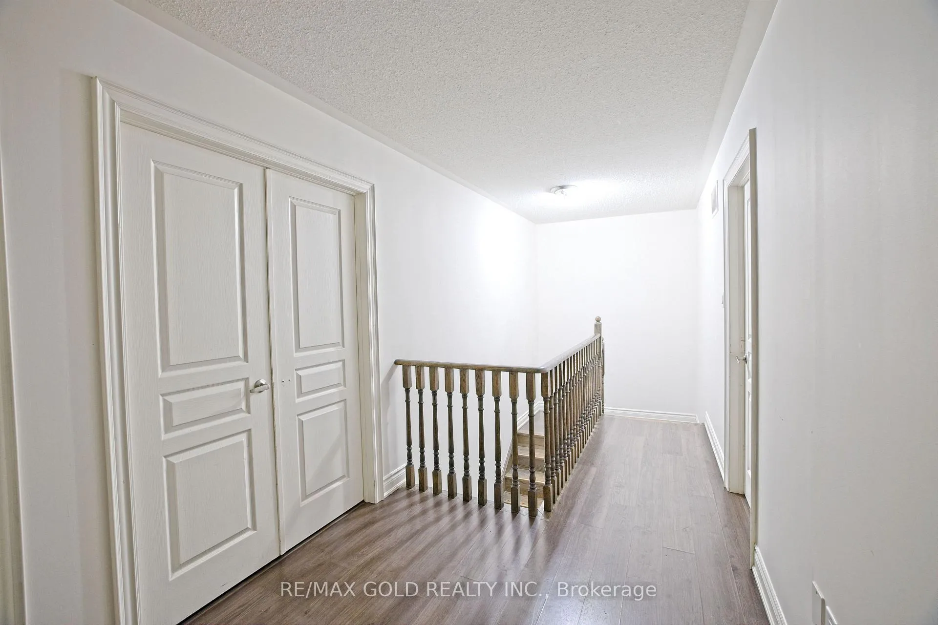 Photo 22 of 10 Dopp Crescent, Brampton, Toronto Gore Rural Estate — HOMEH