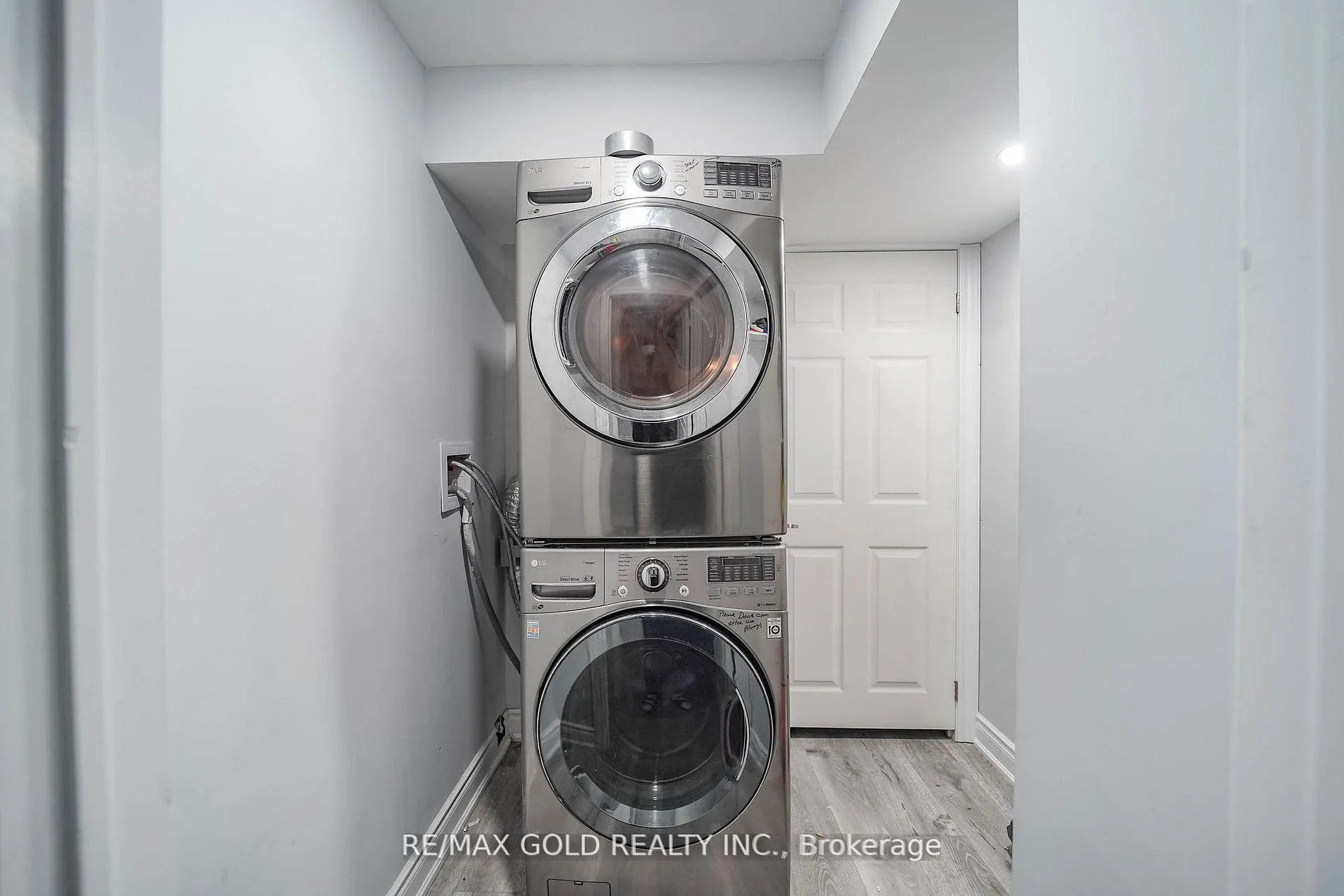 Photo 26 of 10 Dopp Crescent, Brampton, Toronto Gore Rural Estate — HOMEH