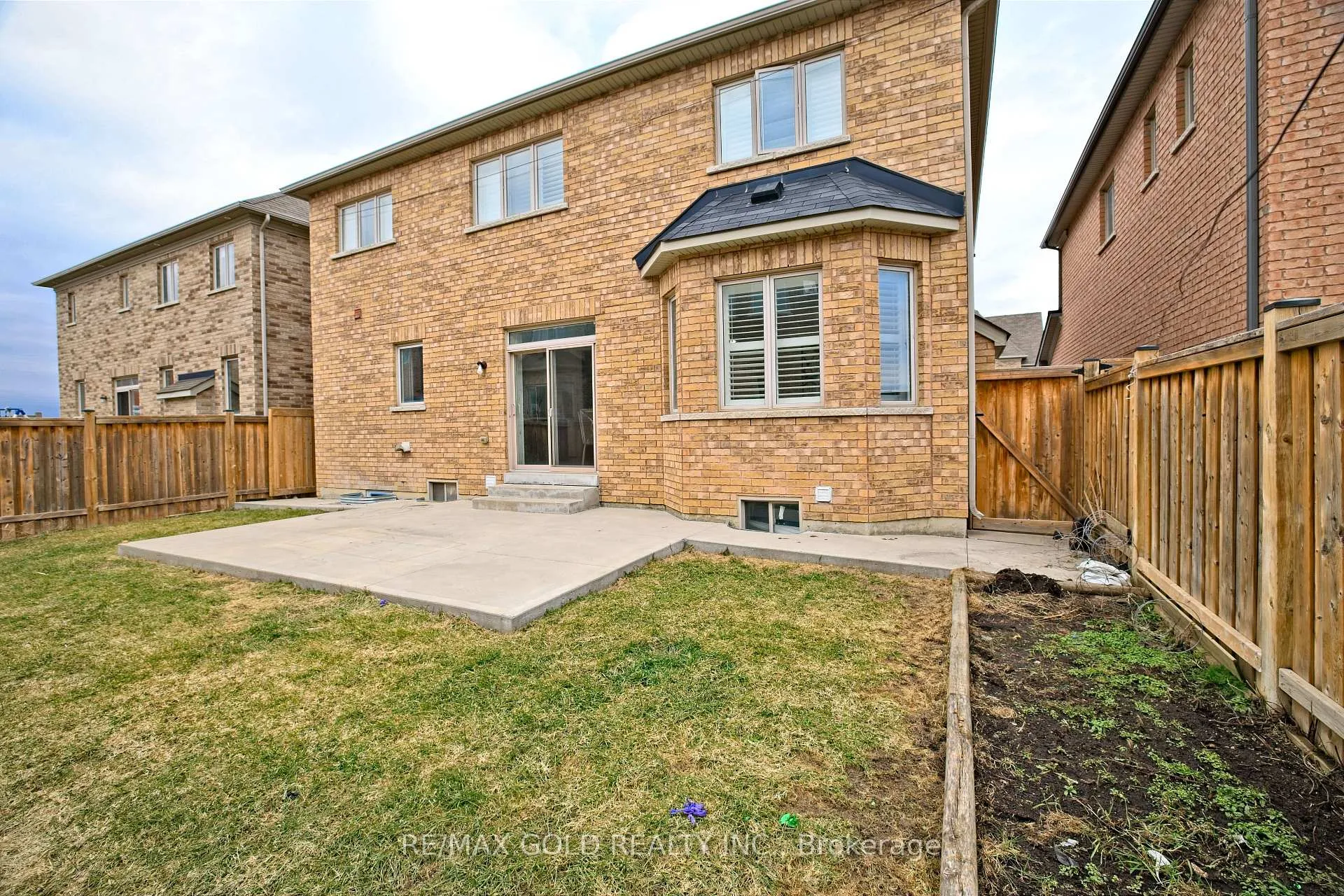 Photo 30 of 10 Dopp Crescent, Brampton, Toronto Gore Rural Estate — HOMEH