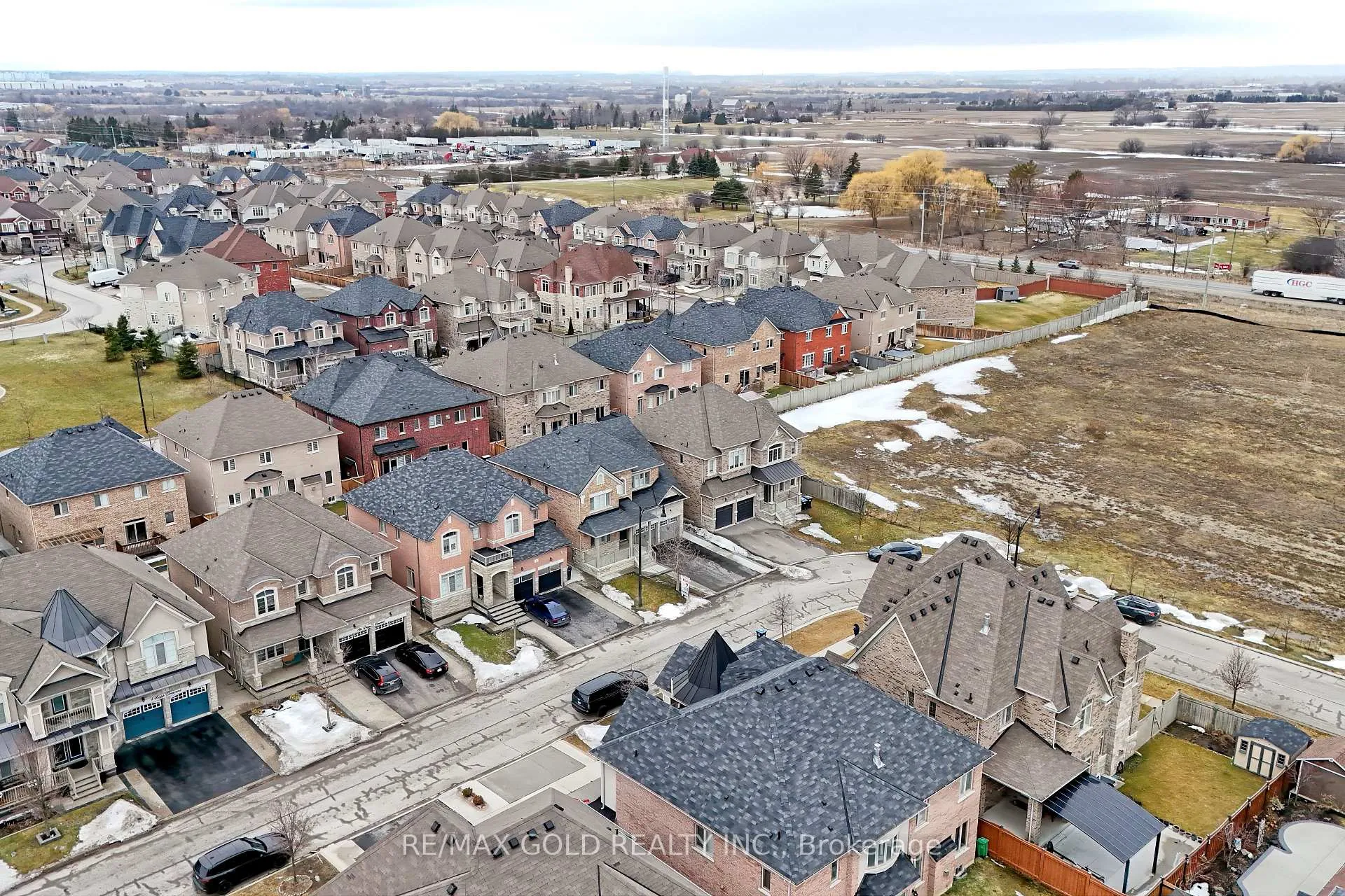 Photo 31 of 10 Dopp Crescent, Brampton, Toronto Gore Rural Estate — HOMEH