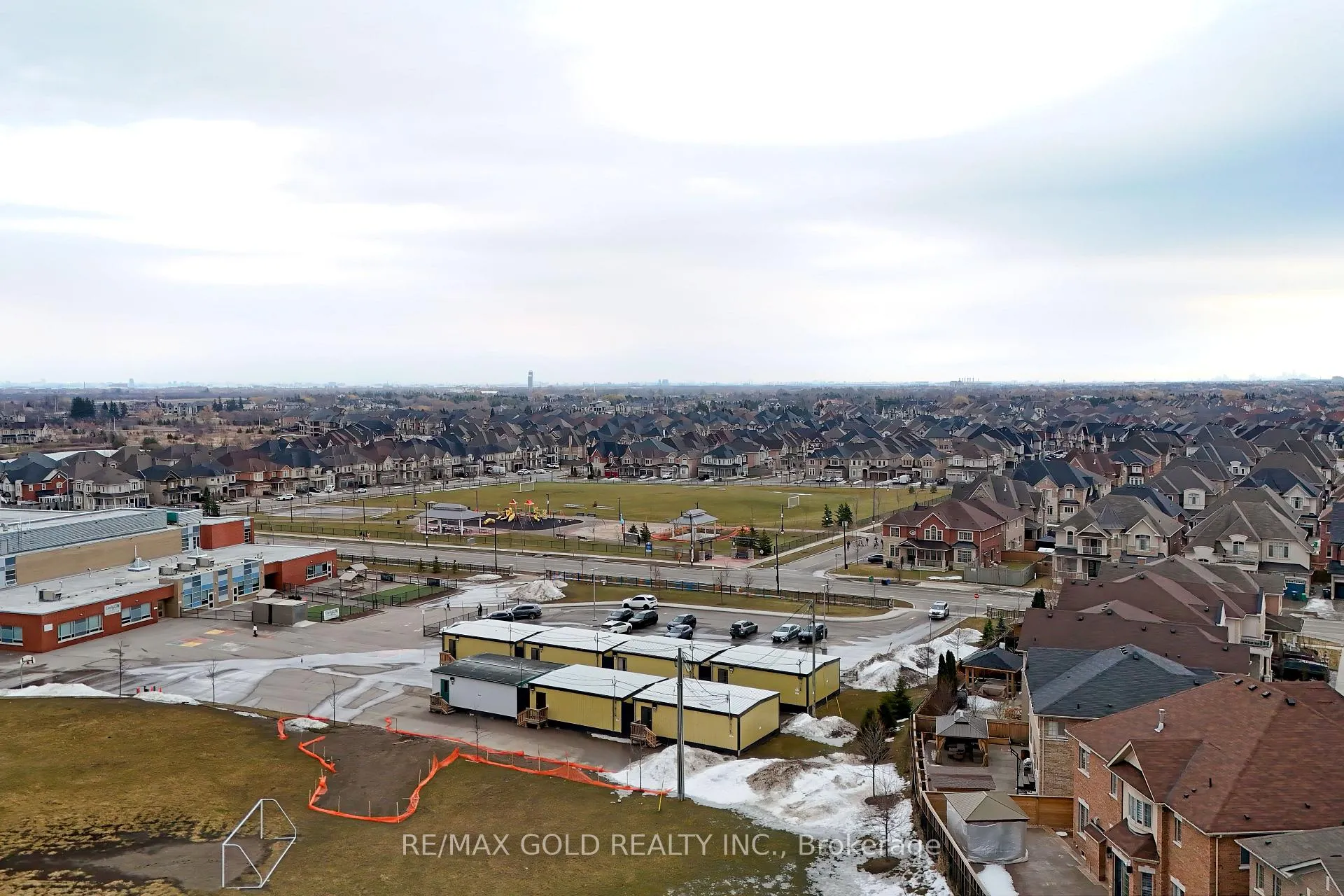 Photo 32 of 10 Dopp Crescent, Brampton, Toronto Gore Rural Estate — HOMEH