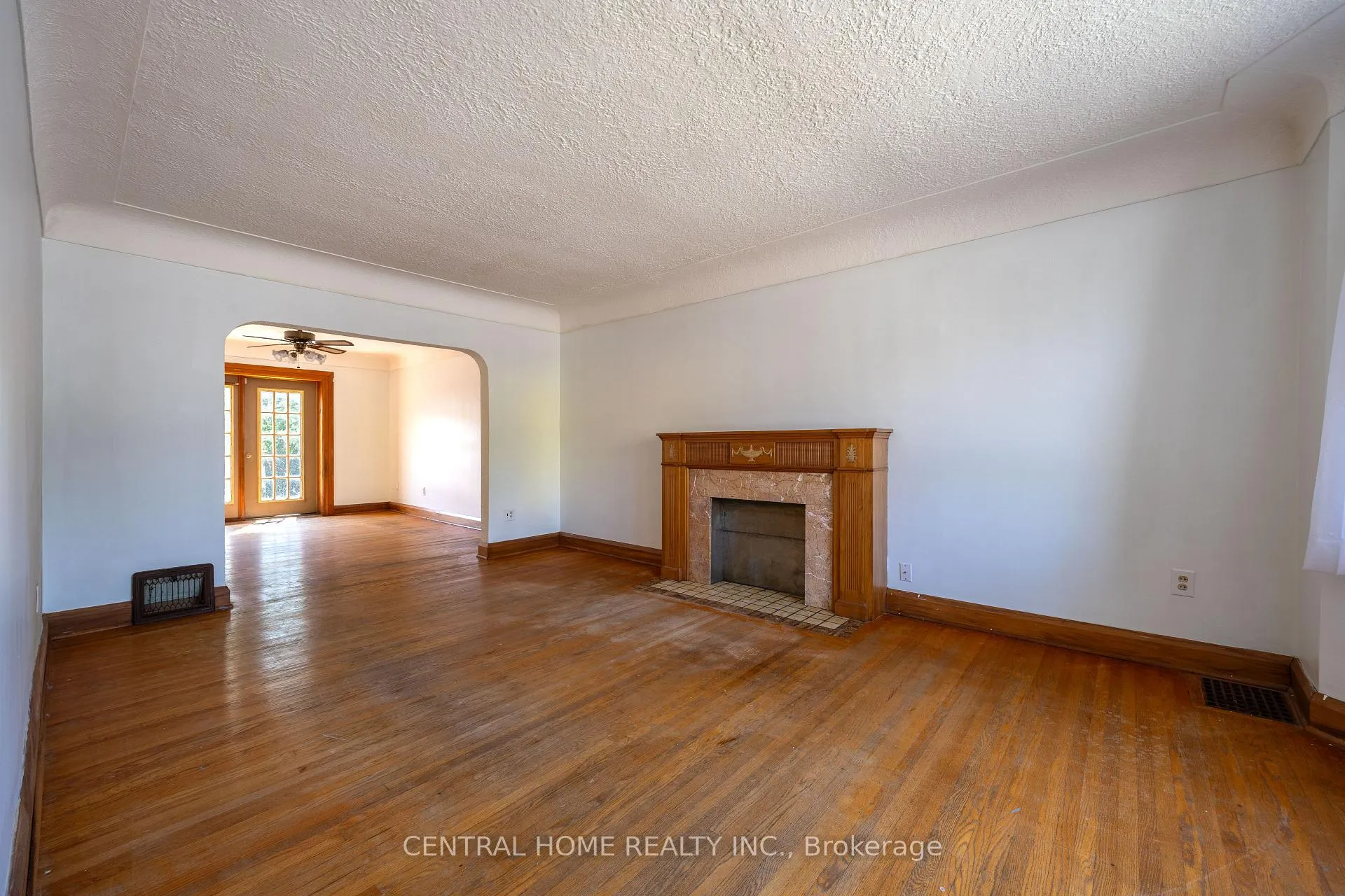Photo 3 of 1650 King Street E, Hamilton, Delta — HOMEH