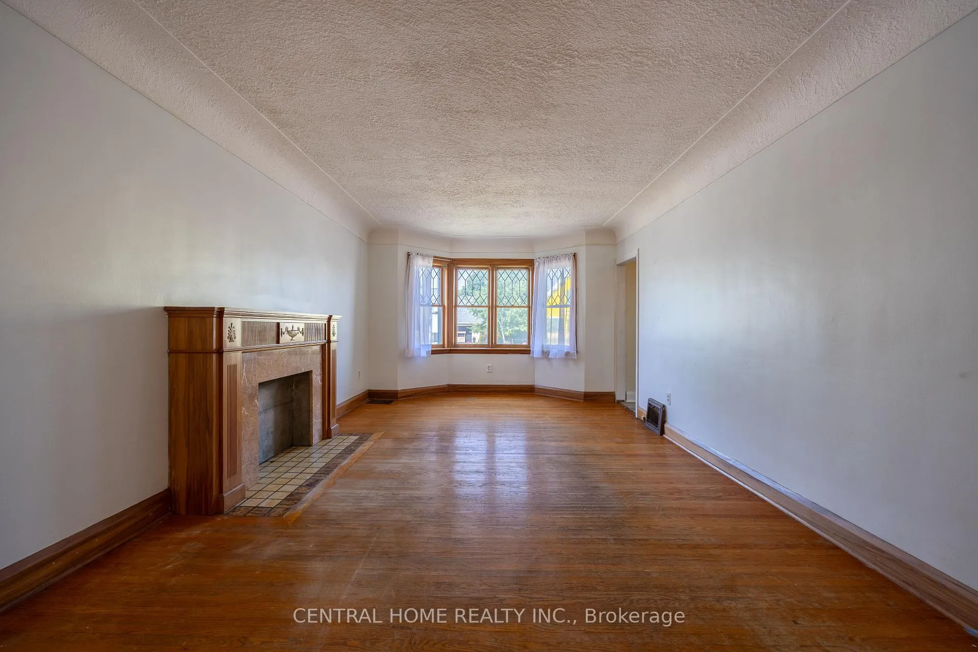 Photo 4 of 1650 King Street E, Hamilton, Delta — HOMEH