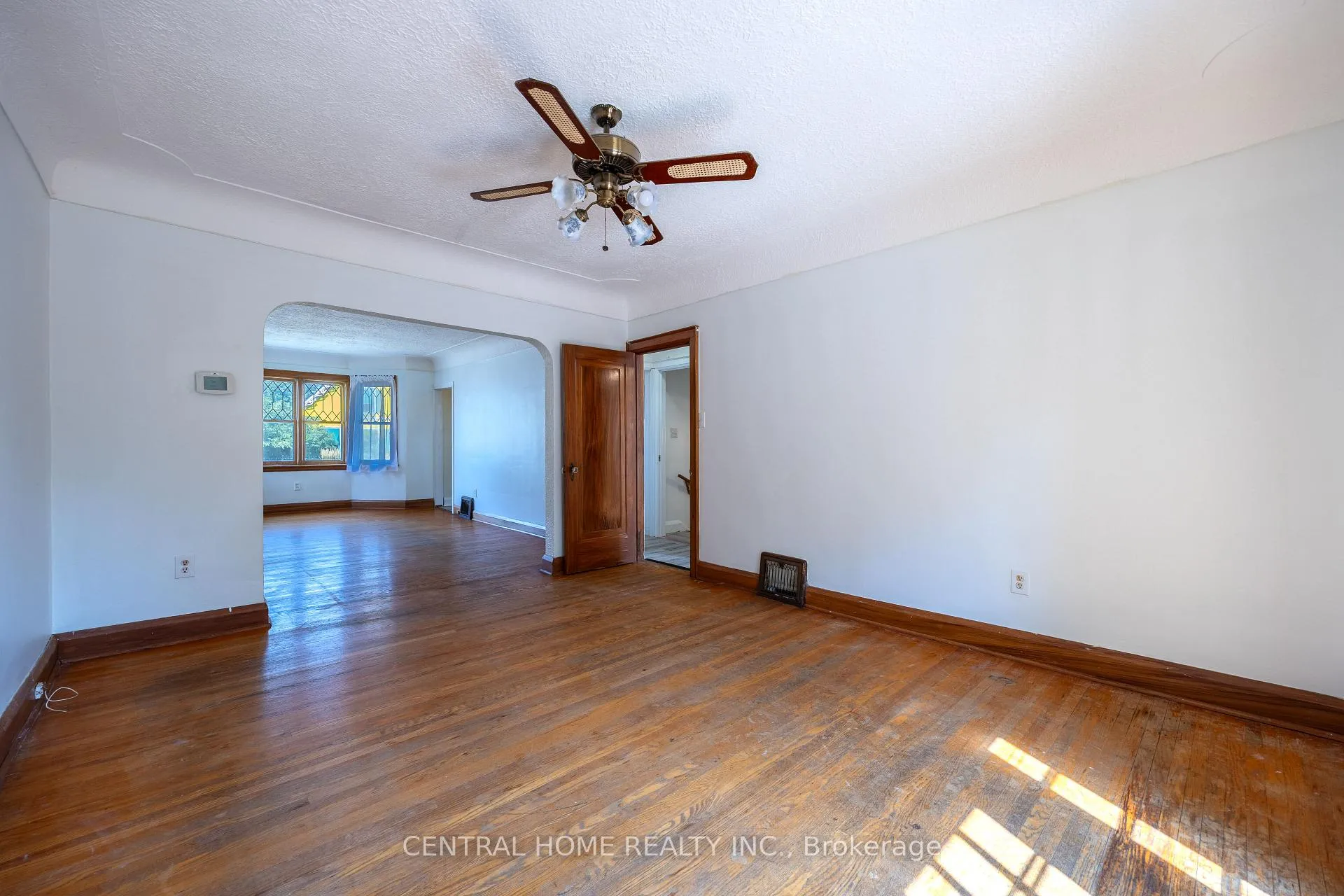 Photo 6 of 1650 King Street E, Hamilton, Delta — HOMEH
