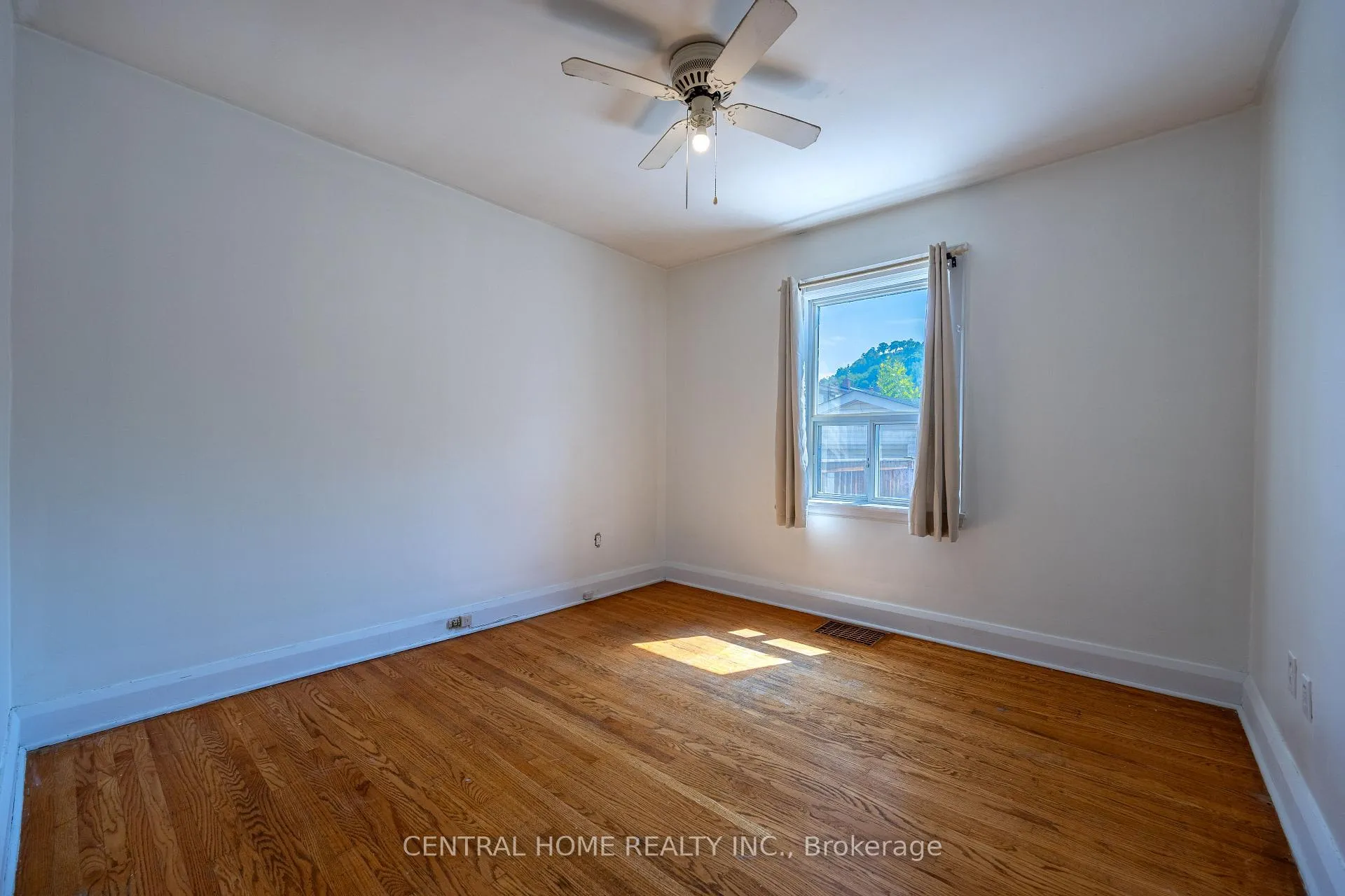 Photo 7 of 1650 King Street E, Hamilton, Delta — HOMEH