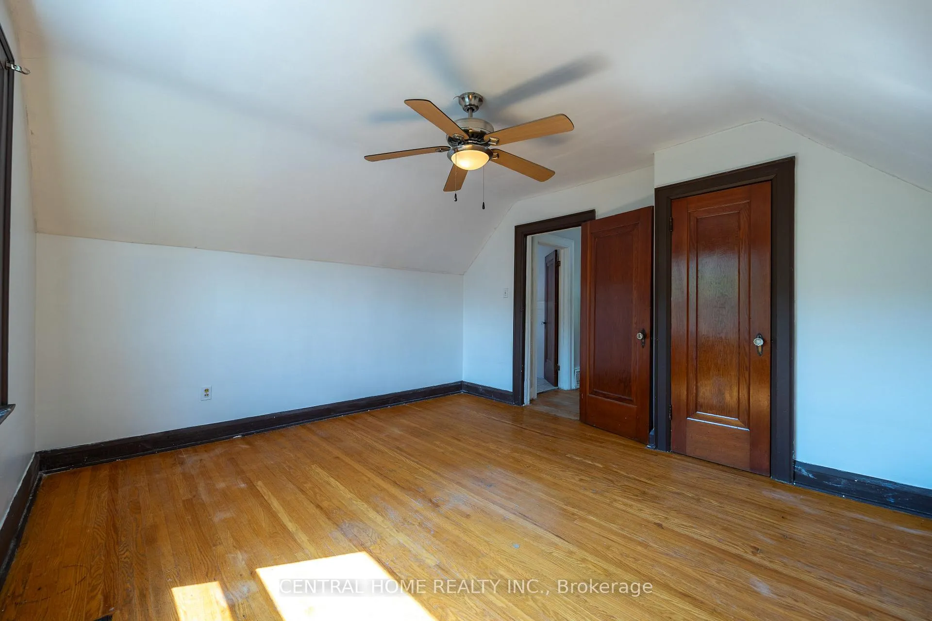 Photo 12 of 1650 King Street E, Hamilton, Delta — HOMEH