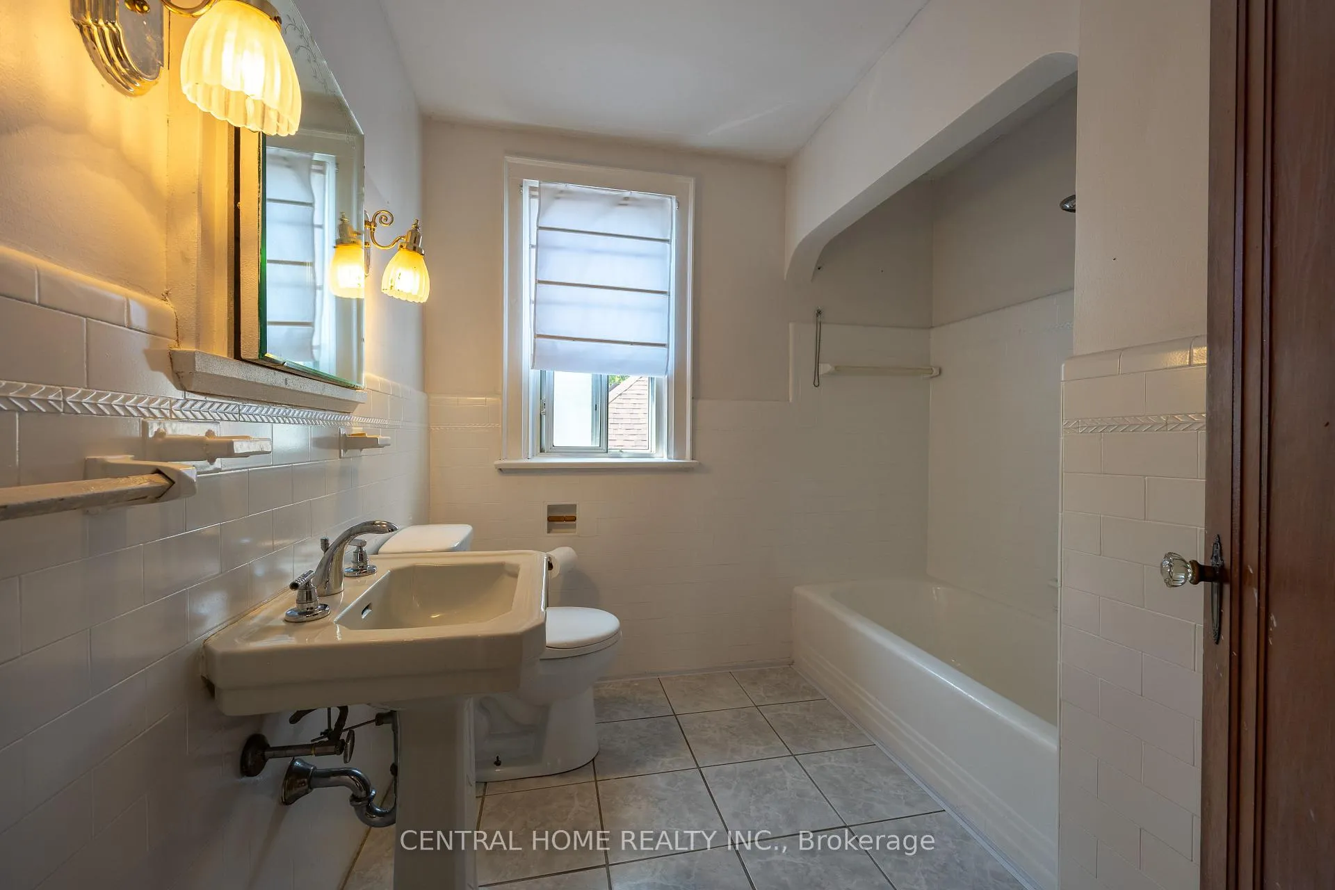 Photo 14 of 1650 King Street E, Hamilton, Delta — HOMEH