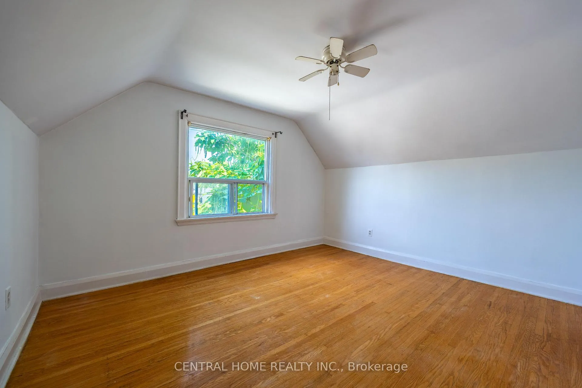 Photo 15 of 1650 King Street E, Hamilton, Delta — HOMEH