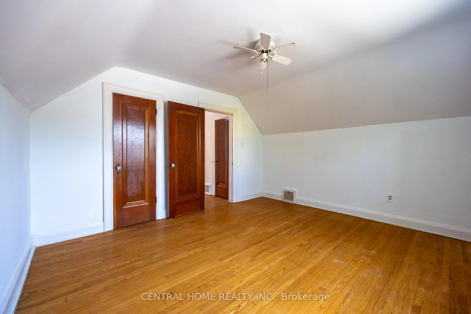 Photo 16 of 1650 King Street E, Hamilton, Delta — HOMEH