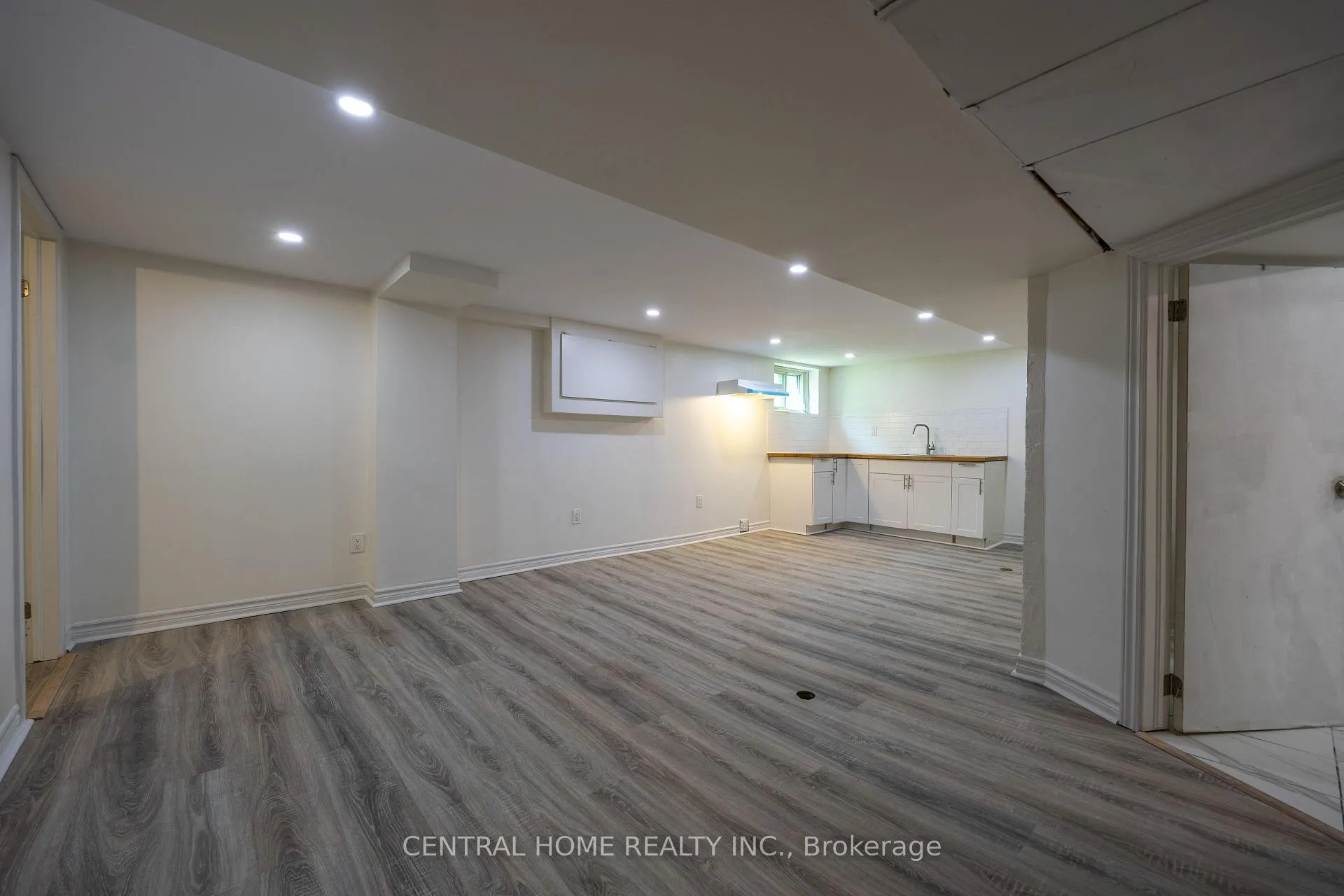 Photo 17 of 1650 King Street E, Hamilton, Delta — HOMEH