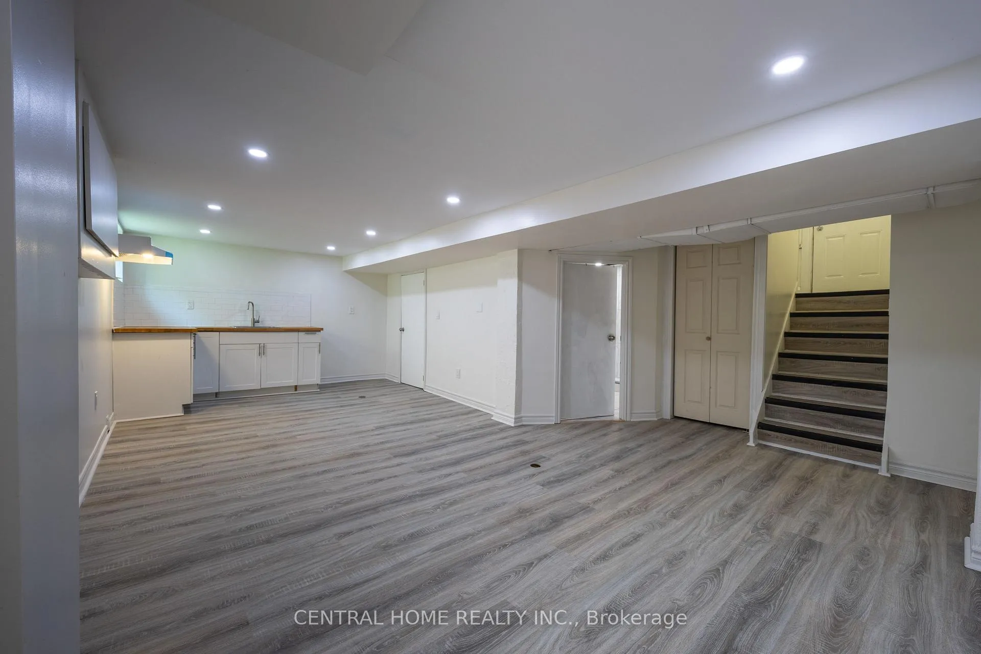 Photo 21 of 1650 King Street E, Hamilton, Delta — HOMEH