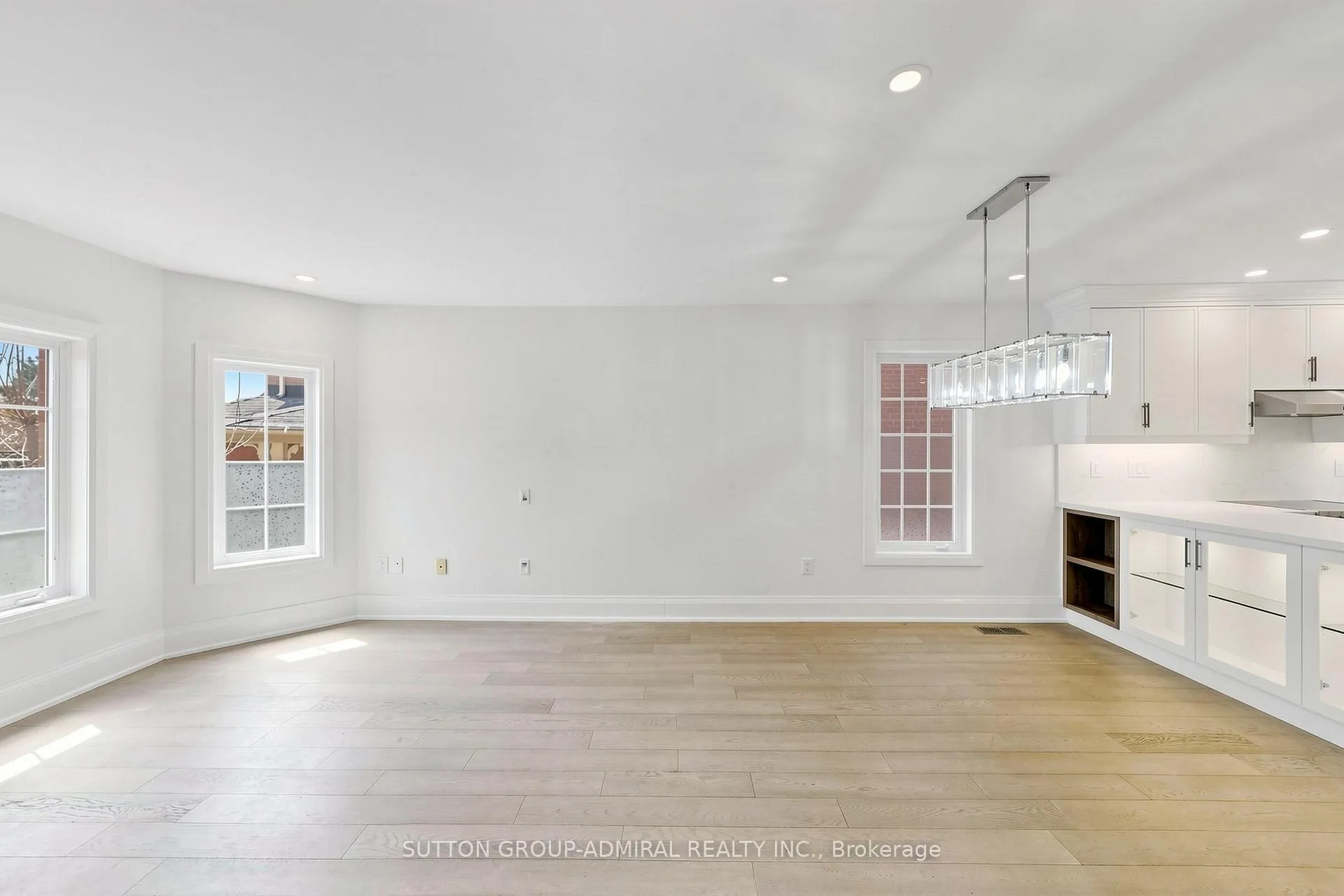 Photo 5 of 165 Clearmeadow Boulevard, Newmarket, Summerhill Estates — HOMEH