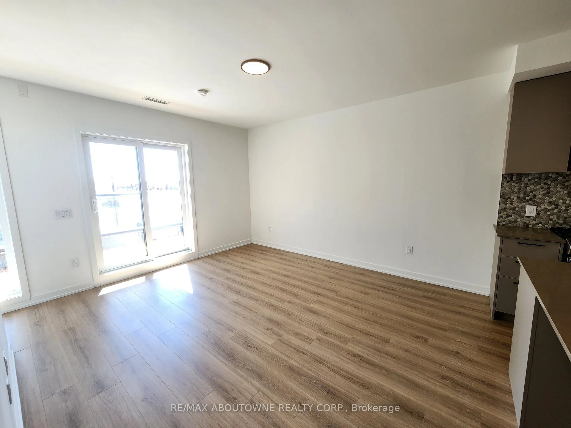 Photo 10 of Unit 12, 20 Lagerfeld Drive, Brampton, Northwest Brampton — HOMEH
