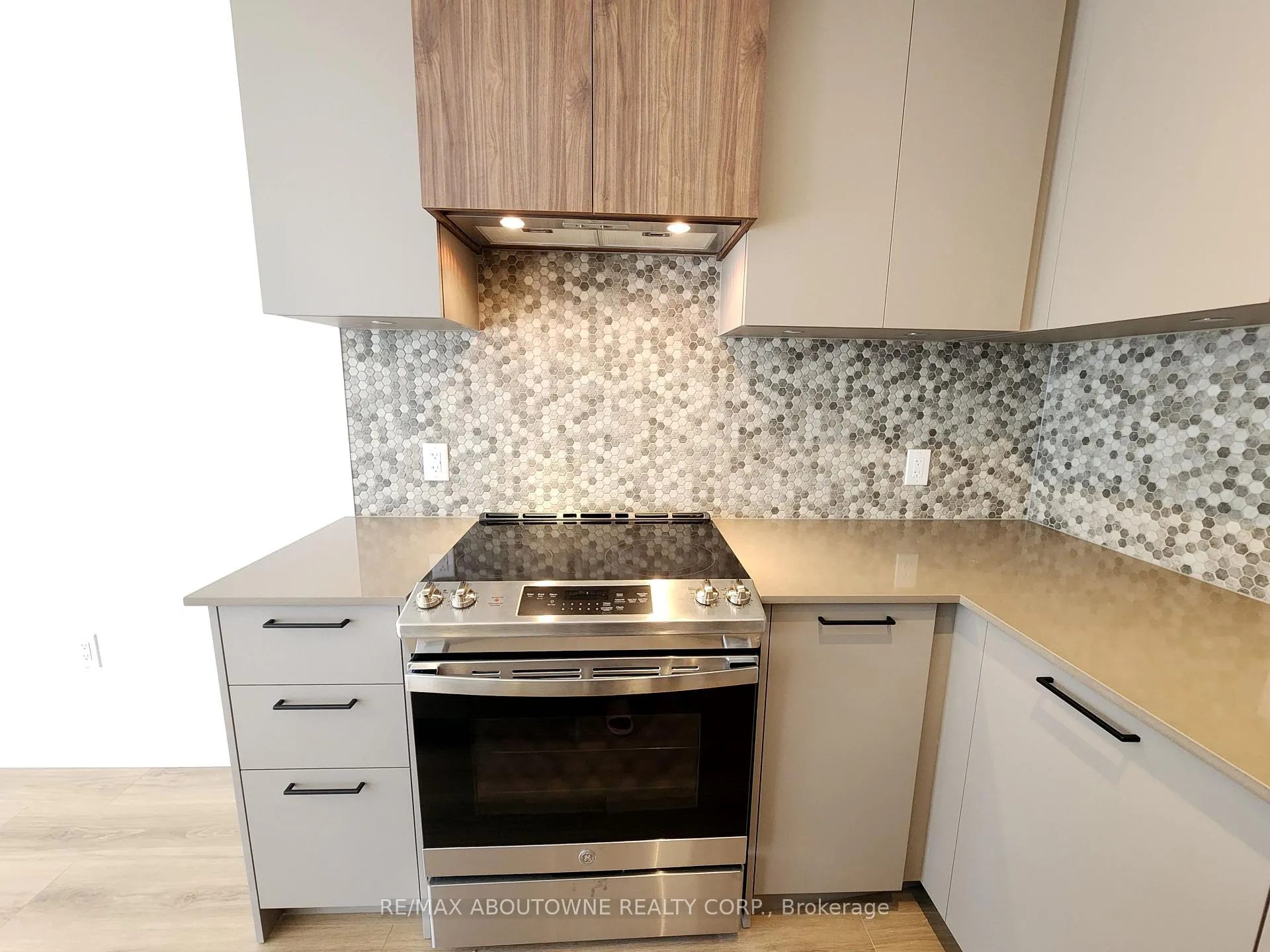 Photo 12 of Unit 12, 20 Lagerfeld Drive, Brampton, Northwest Brampton — HOMEH
