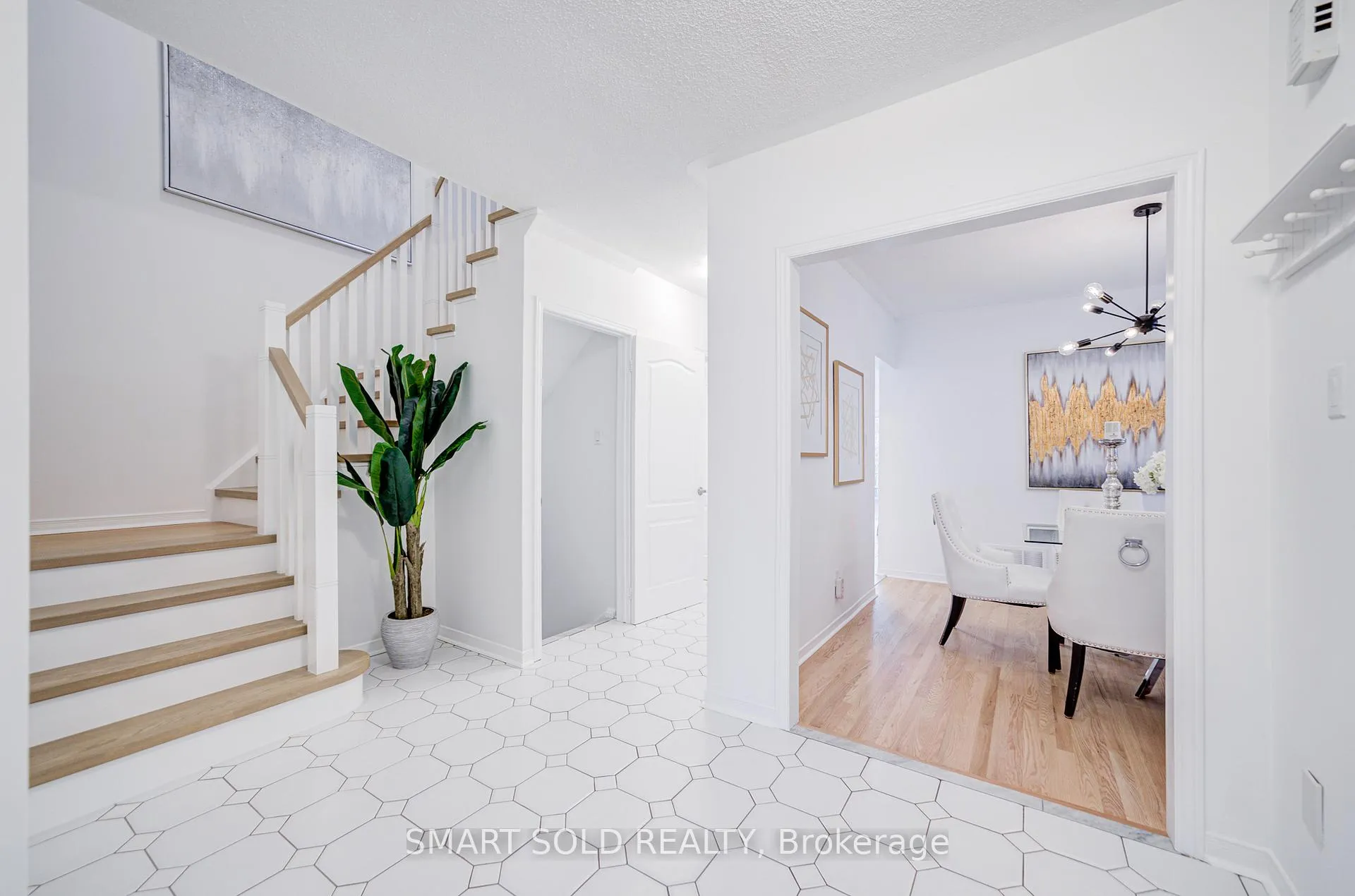 Photo 2 of 123 Thornway Avenue, Vaughan, Brownridge — HOMEH