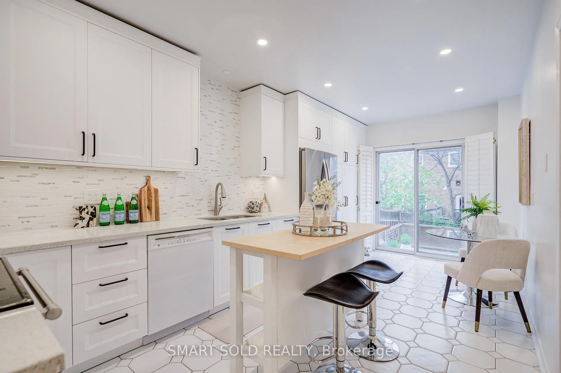 Photo 8 of 123 Thornway Avenue, Vaughan, Brownridge — HOMEH