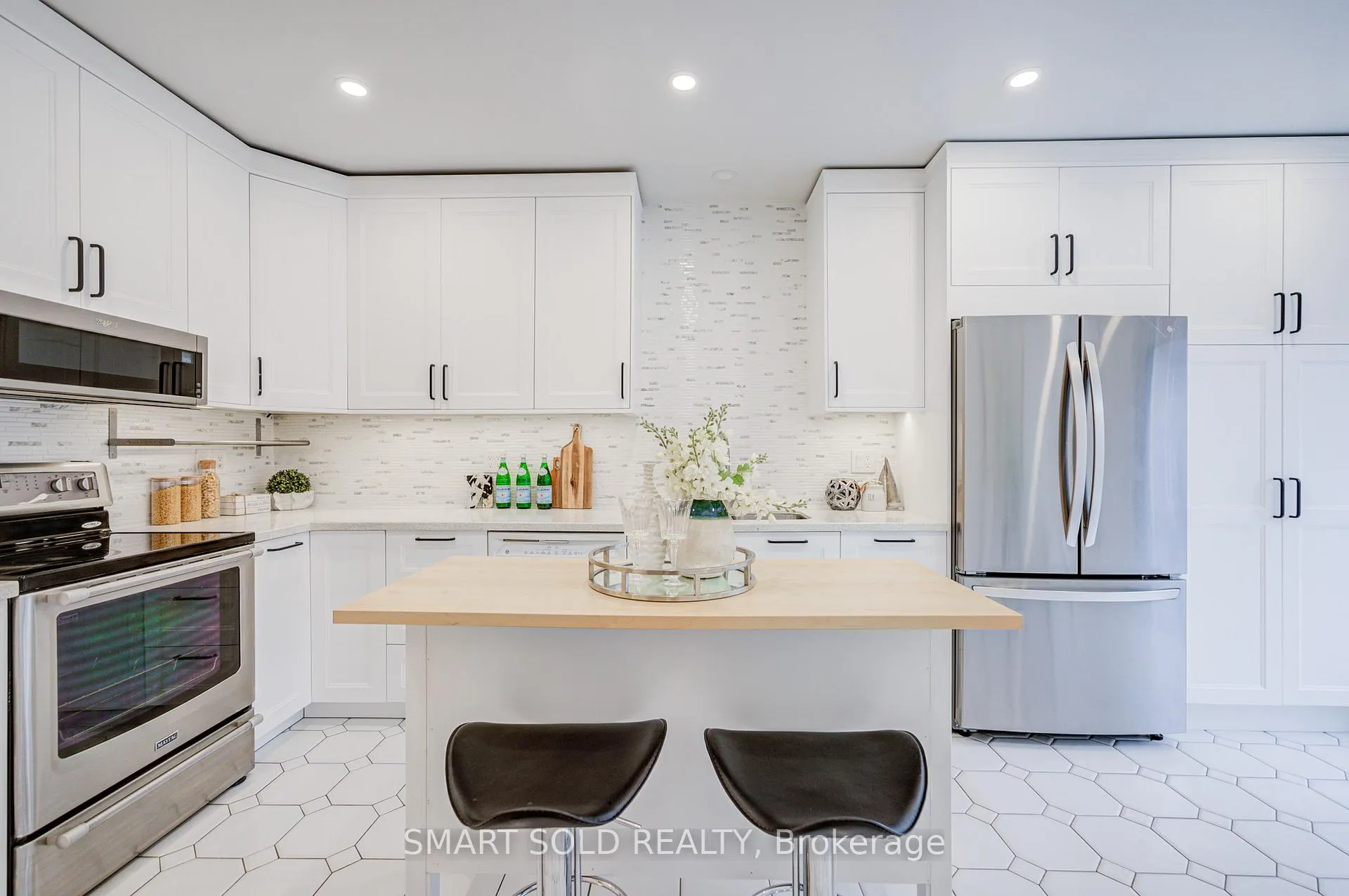 Photo 9 of 123 Thornway Avenue, Vaughan, Brownridge — HOMEH