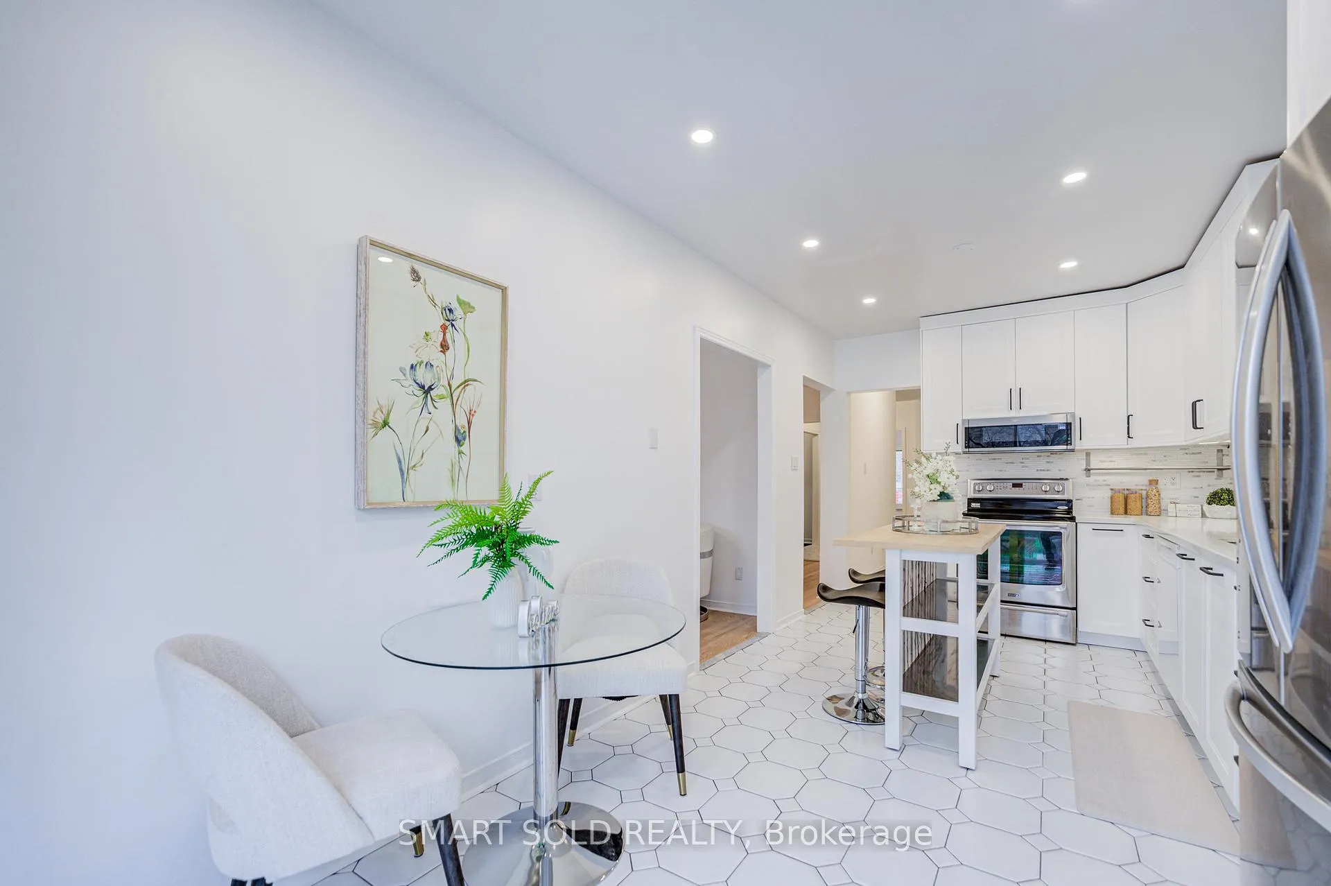 Photo 11 of 123 Thornway Avenue, Vaughan, Brownridge — HOMEH