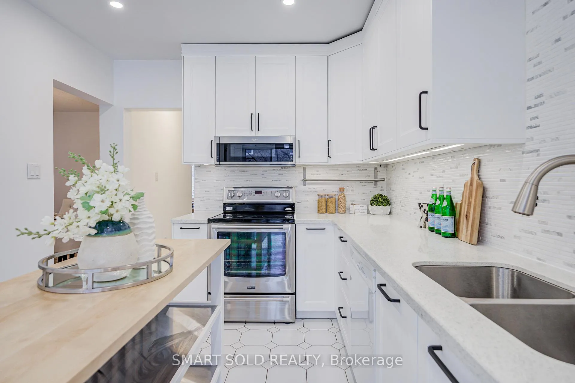 Photo 12 of 123 Thornway Avenue, Vaughan, Brownridge — HOMEH