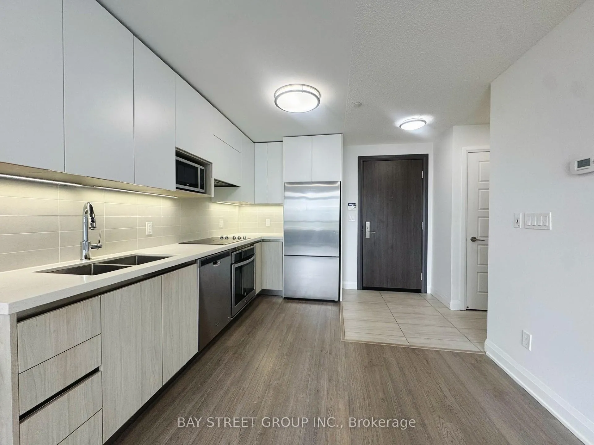 Photo 2 of Unit 702, 15 Water Walk Drive, Markham, Unionville — HOMEH