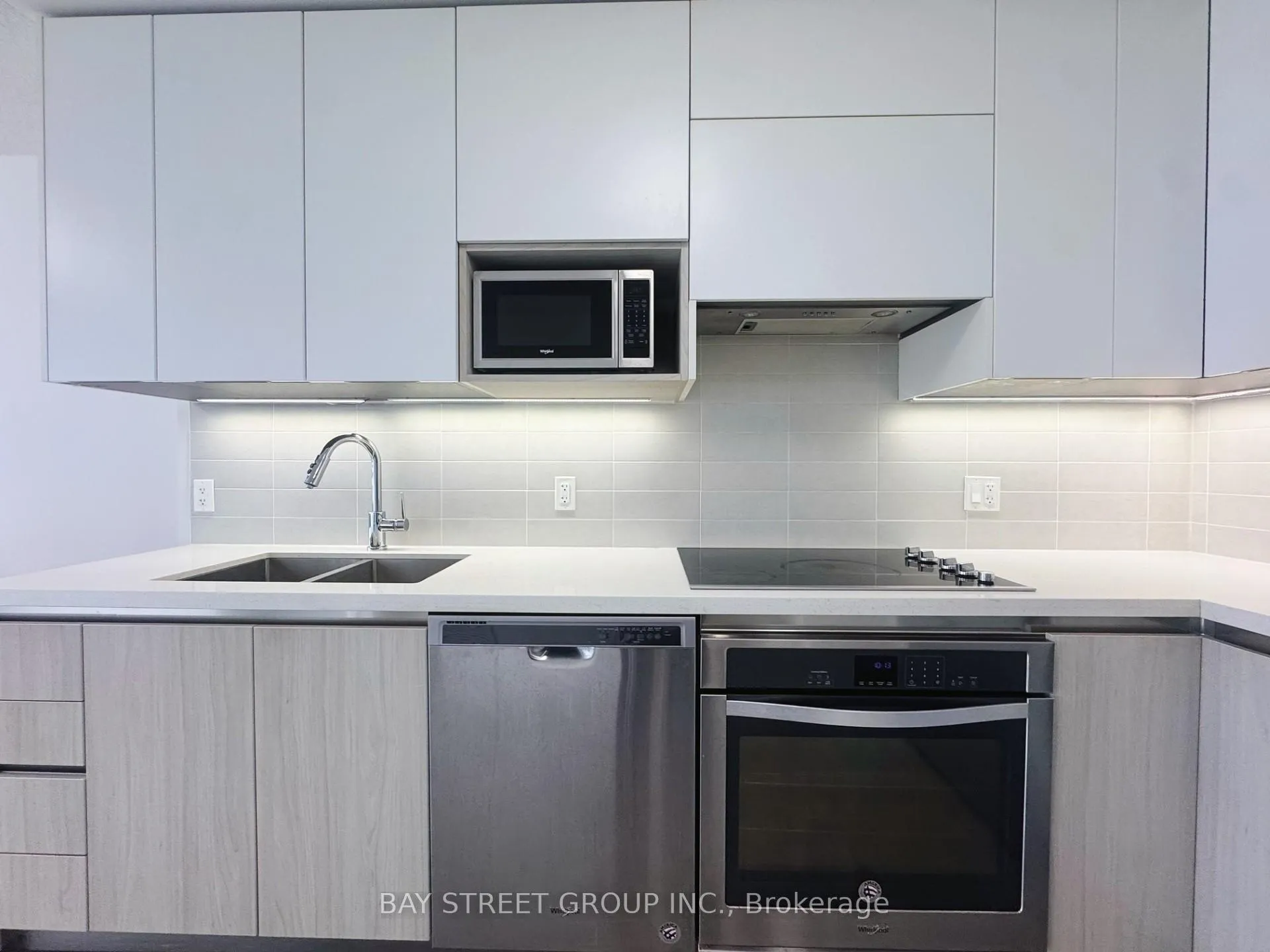 Photo 3 of Unit 702, 15 Water Walk Drive, Markham, Unionville — HOMEH