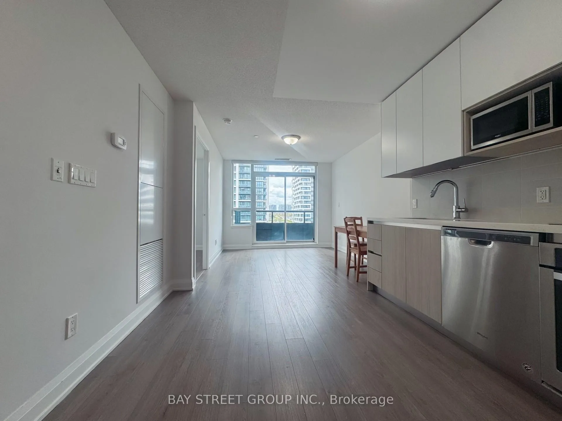 Photo 5 of Unit 702, 15 Water Walk Drive, Markham, Unionville — HOMEH