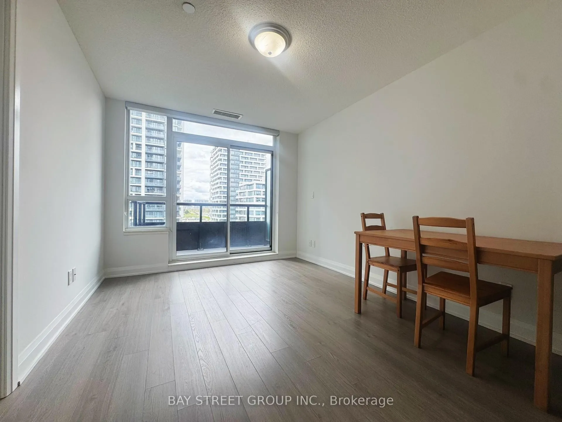 Photo 6 of Unit 702, 15 Water Walk Drive, Markham, Unionville — HOMEH