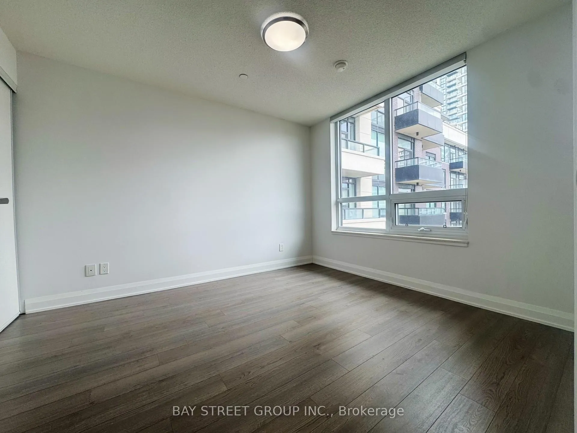 Photo 8 of Unit 702, 15 Water Walk Drive, Markham, Unionville — HOMEH