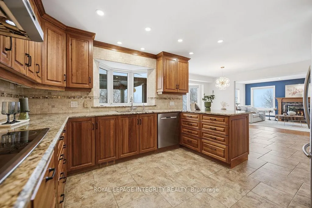 Photo 23 of 50 Rosenfeld Crescent W, Ottawa, Kanata - Kanata Lakes/Heritage Hills — HOMEH