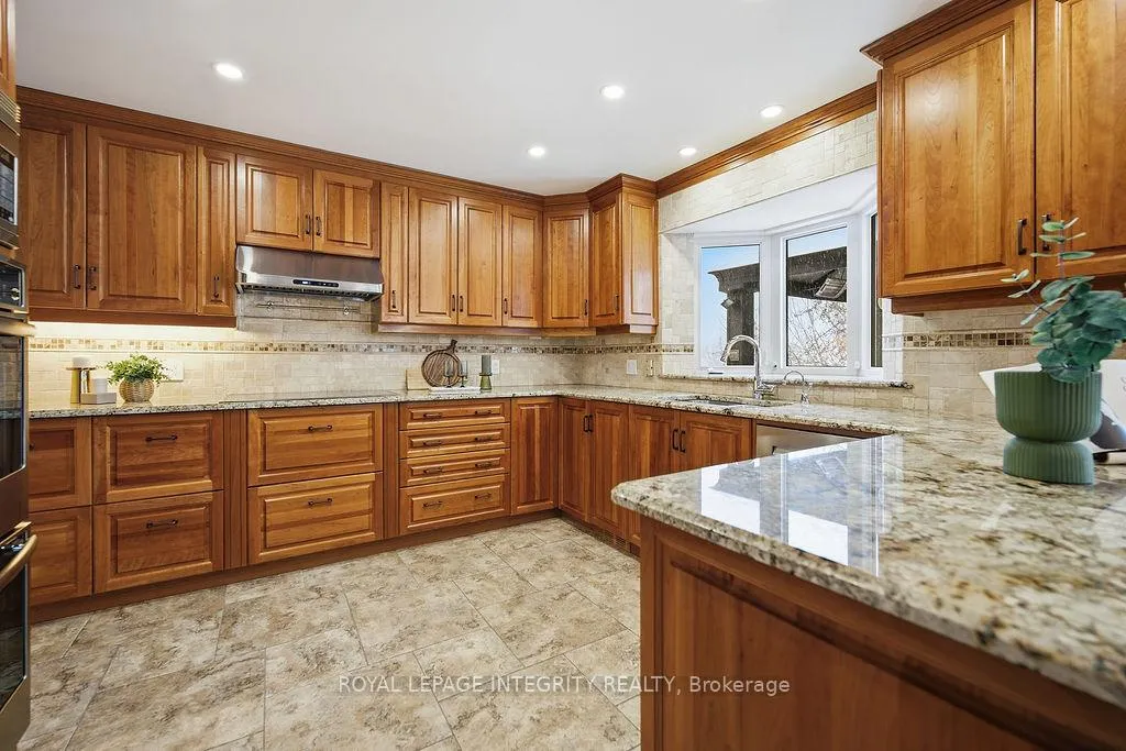 Photo 24 of 50 Rosenfeld Crescent W, Ottawa, Kanata - Kanata Lakes/Heritage Hills — HOMEH